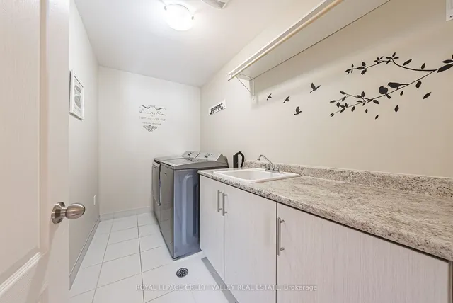 Additional property image - 1 Little Britain Cres