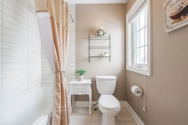 Additional property image - 1 Little Britain Cres