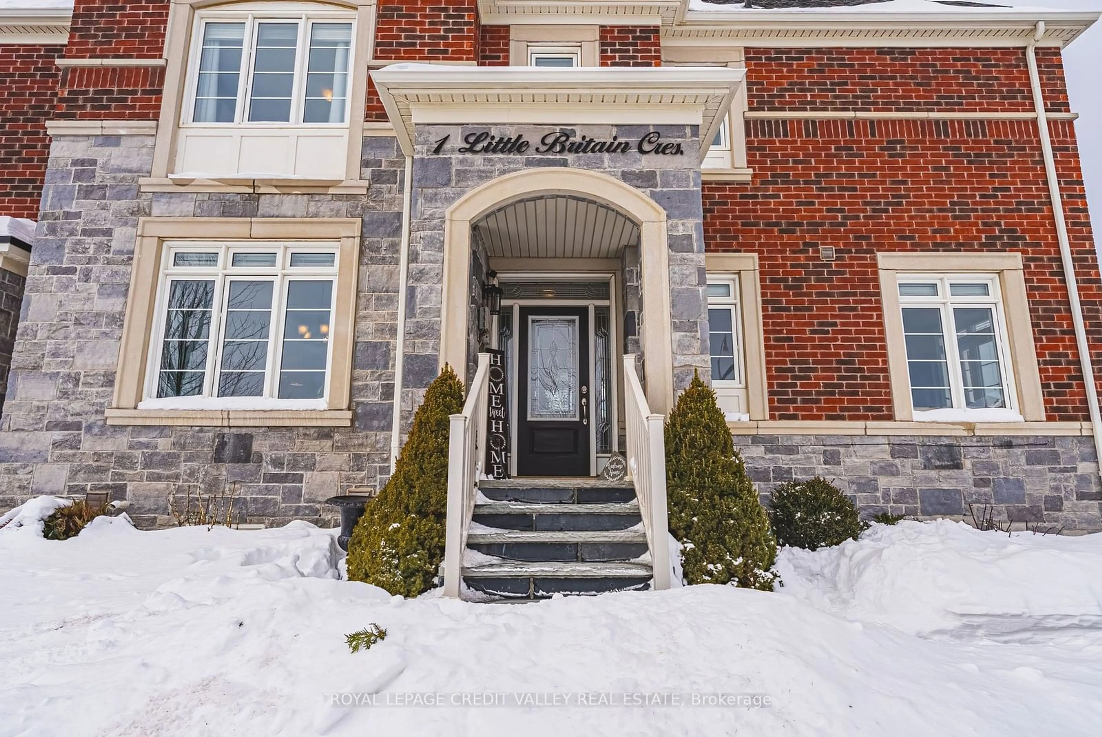 Indoor foyer for 1 Little Britain Cres, Brampton Ontario L6Y 6A3