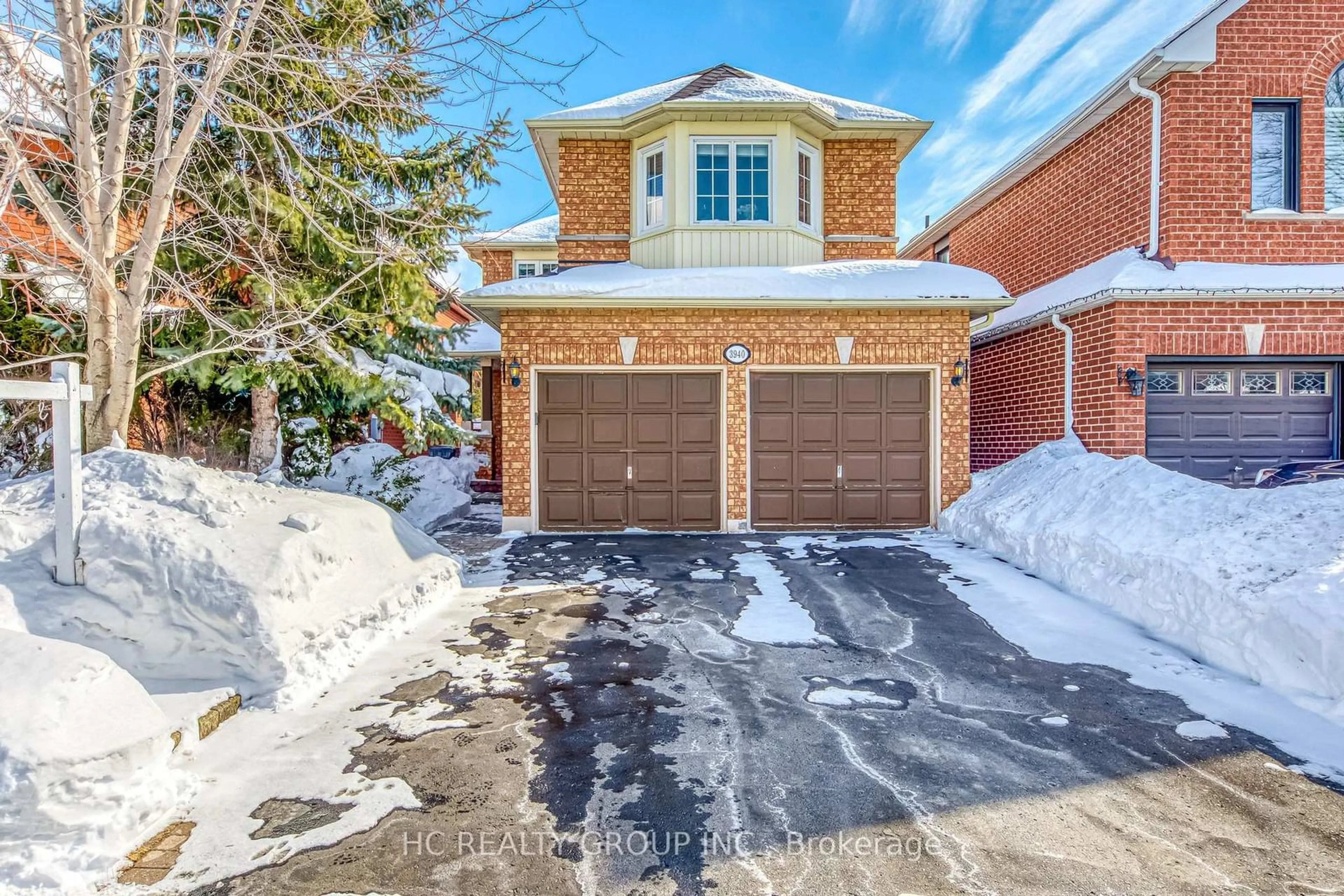 Home with brick exterior material, street for 3940 Hazelridge Rd, Mississauga Ontario L5N 6Z4