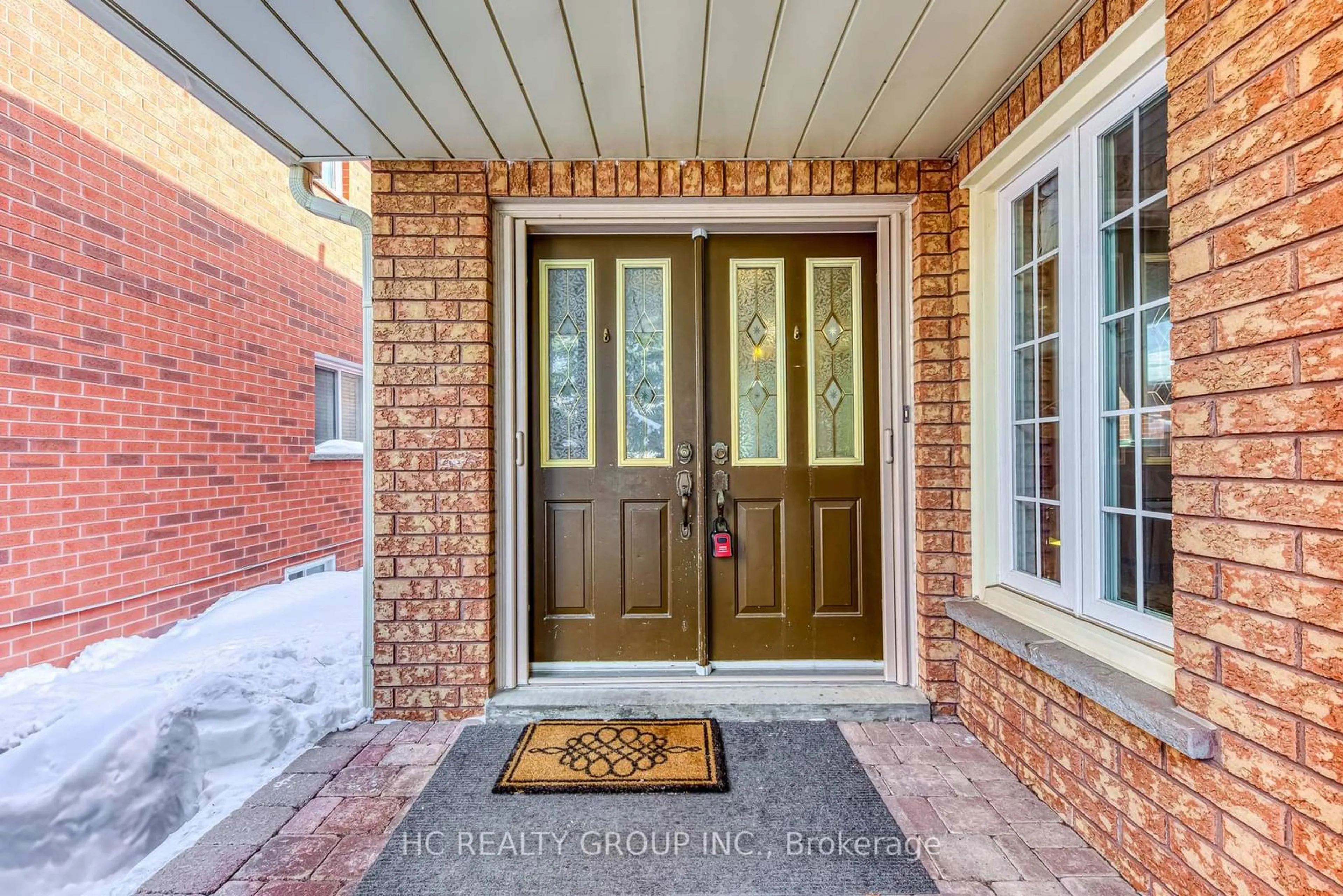 Indoor entryway for 3940 Hazelridge Rd, Mississauga Ontario L5N 6Z4