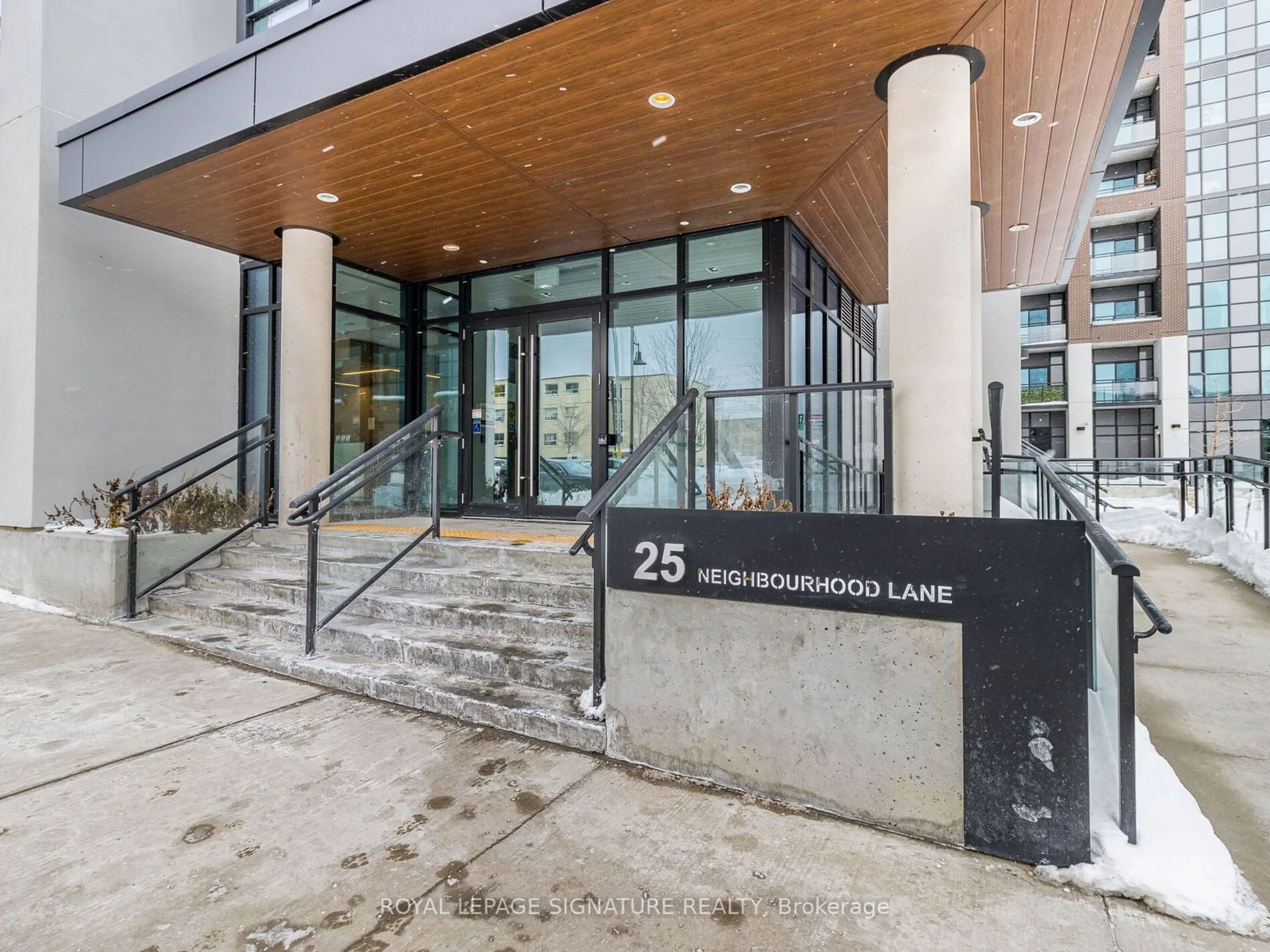 Indoor foyer for 25 Neighbourhood Lane #608, Toronto Ontario M9Y 0C4