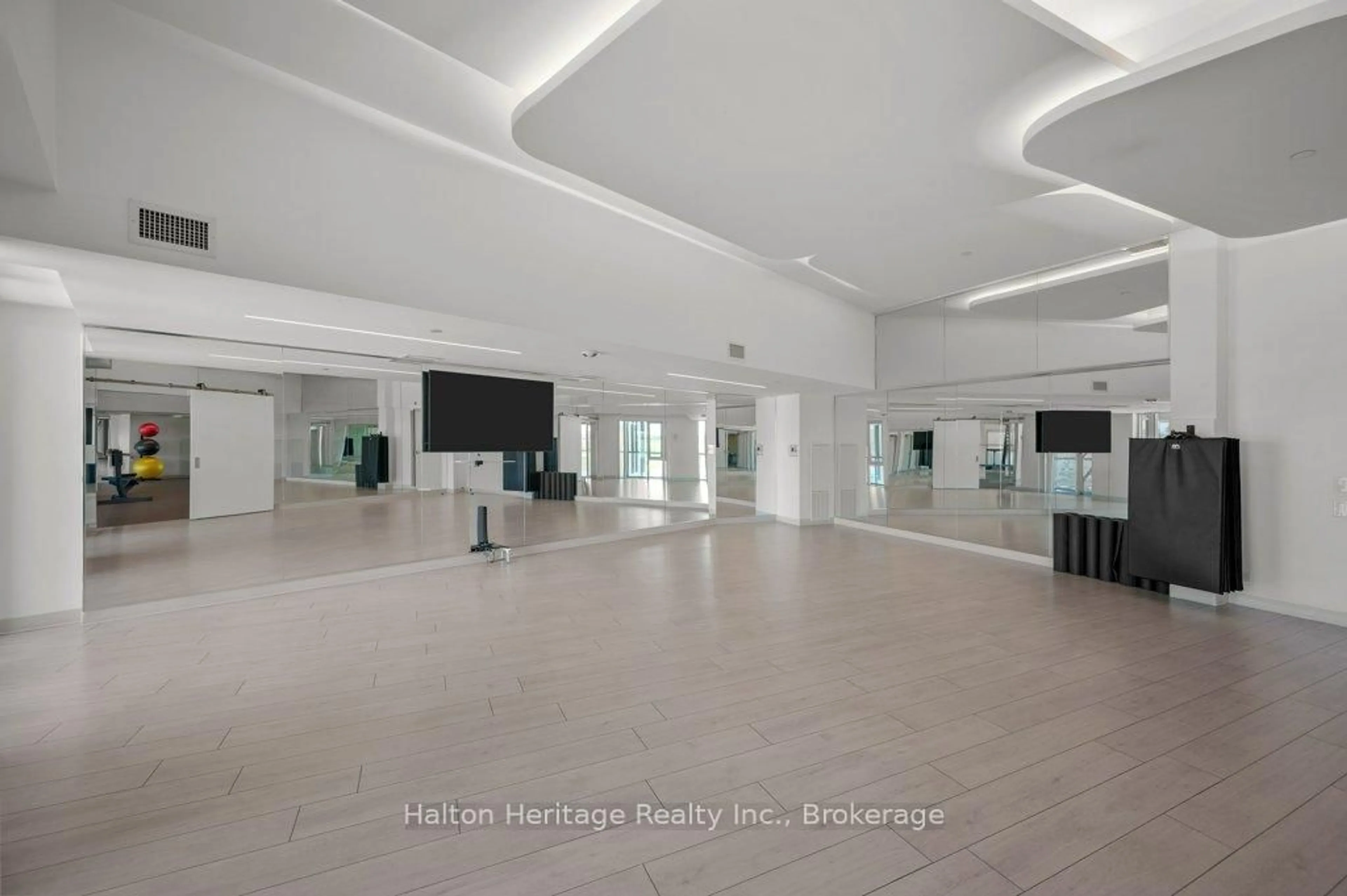 Lobby for 3200 Dakota Common Clse #B602, Burlington Ontario L7M 2A7