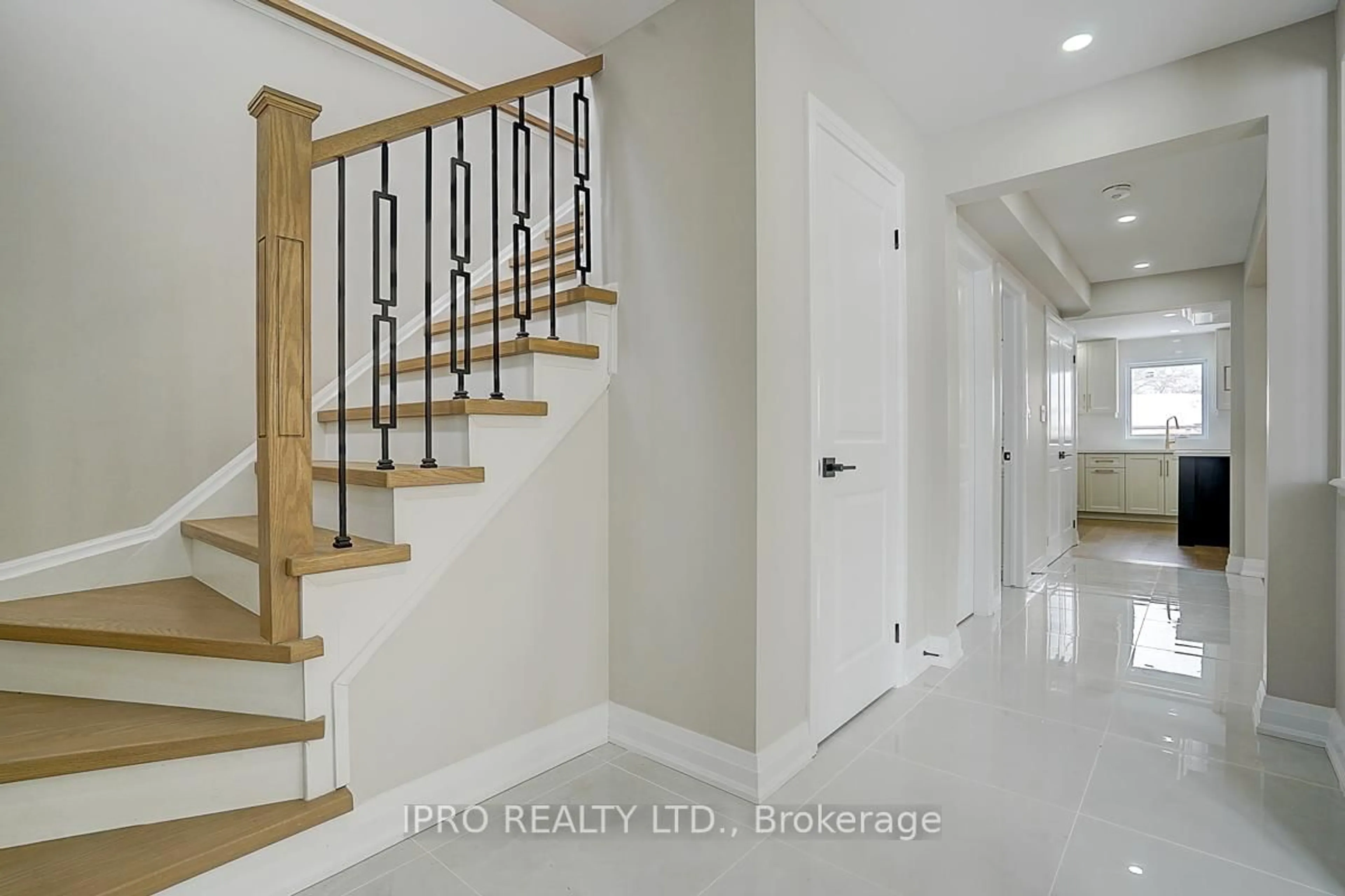 Indoor entryway for 20 Heggie Rd, Brampton Ontario L6V 2K3