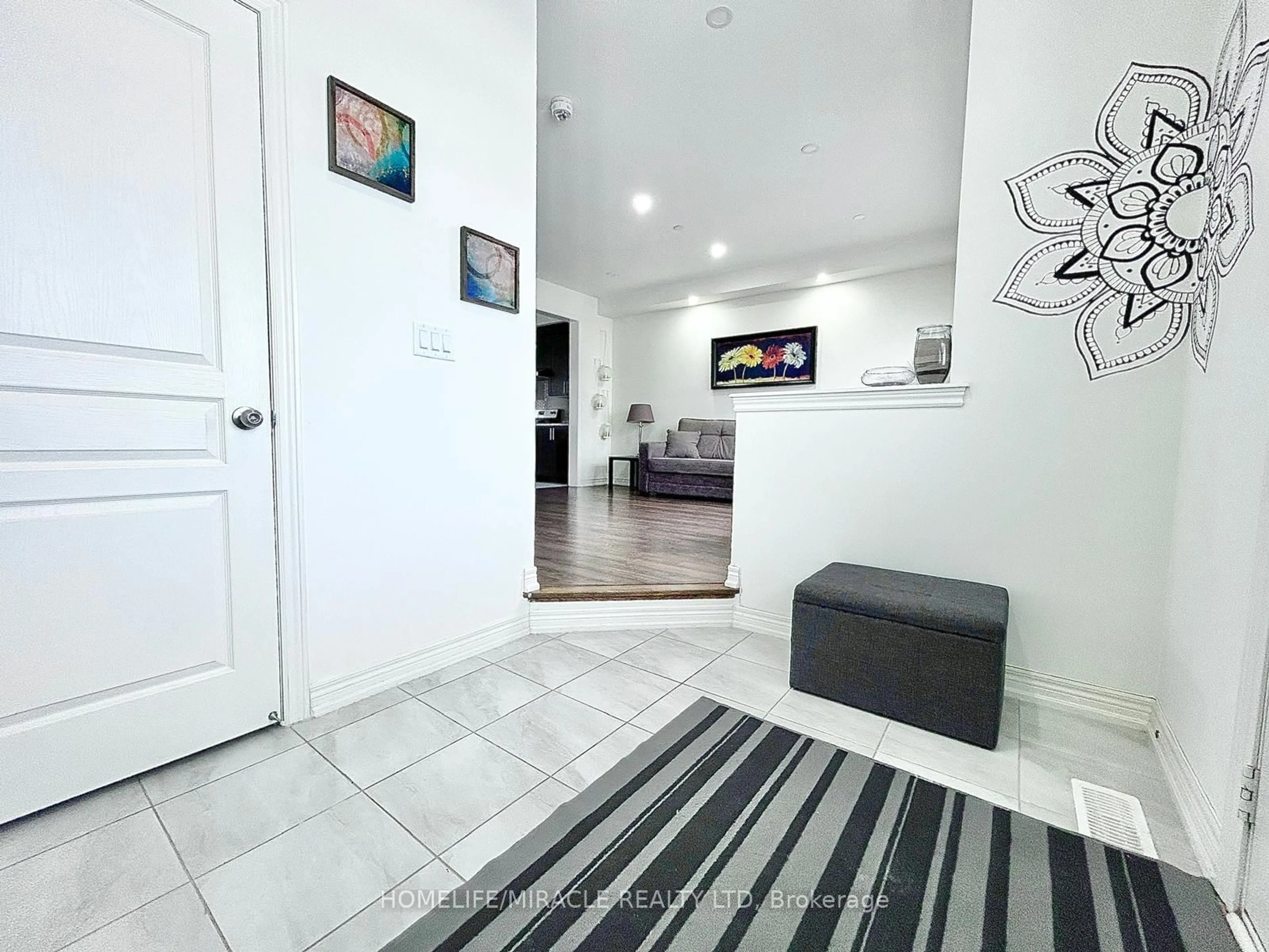 Indoor entryway for 149 Remembrance Rd, Brampton Ontario L7A 3Y2