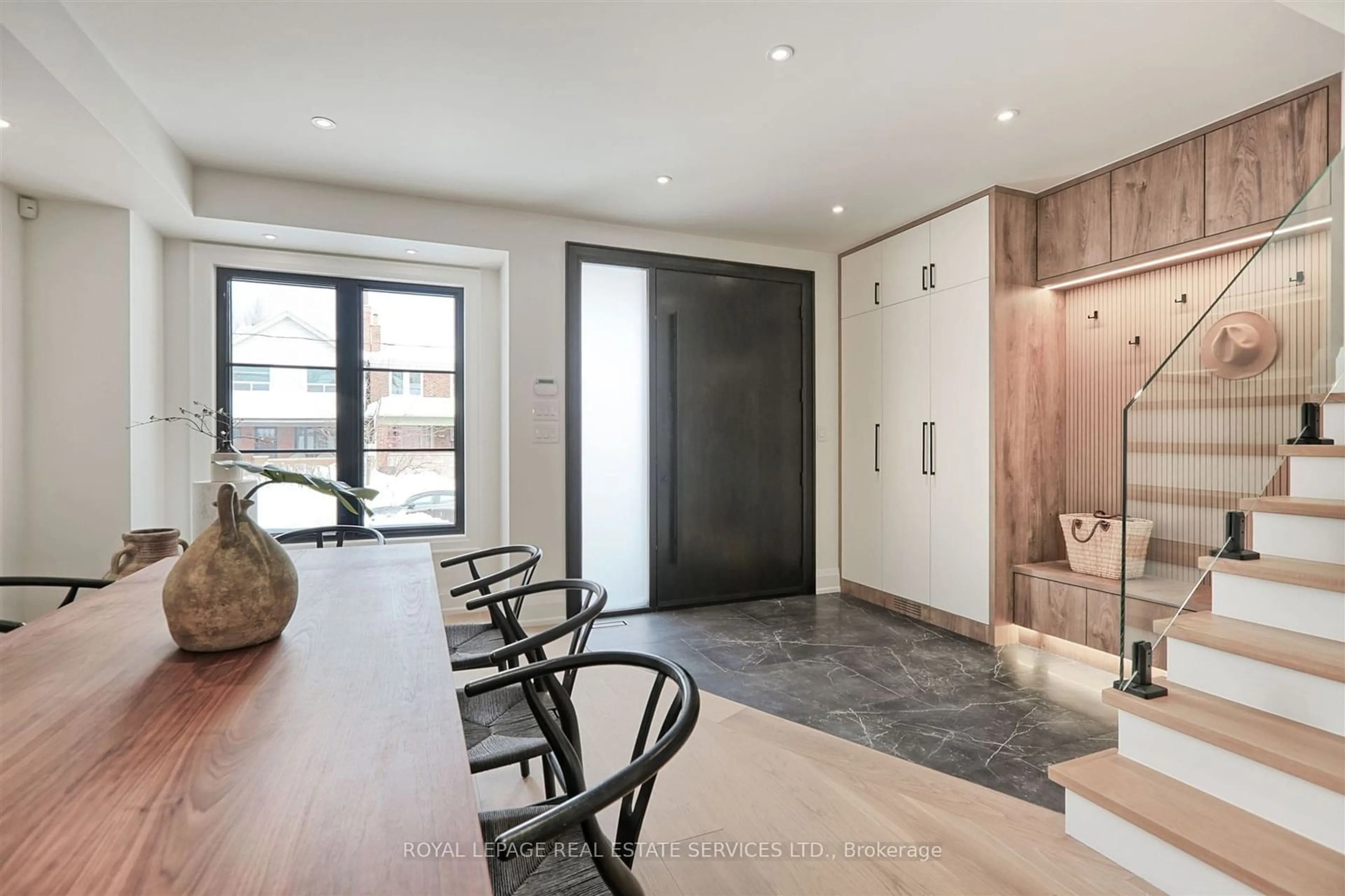 Indoor foyer for 600 Windermere Ave, Toronto Ontario M6S 3L8