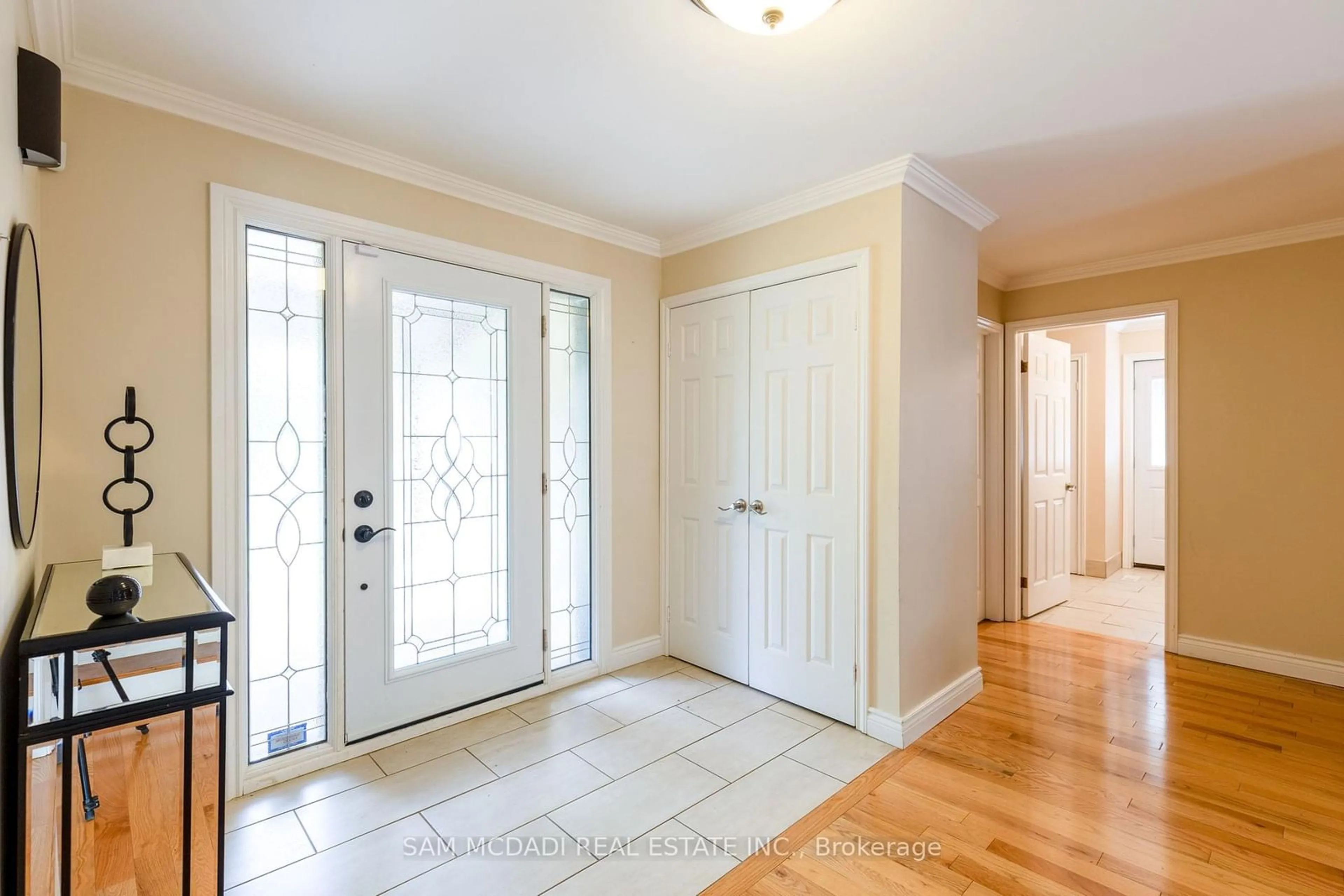 Indoor entryway for 4196 Bridlepath Tr, Mississauga Ontario L5L 3G1