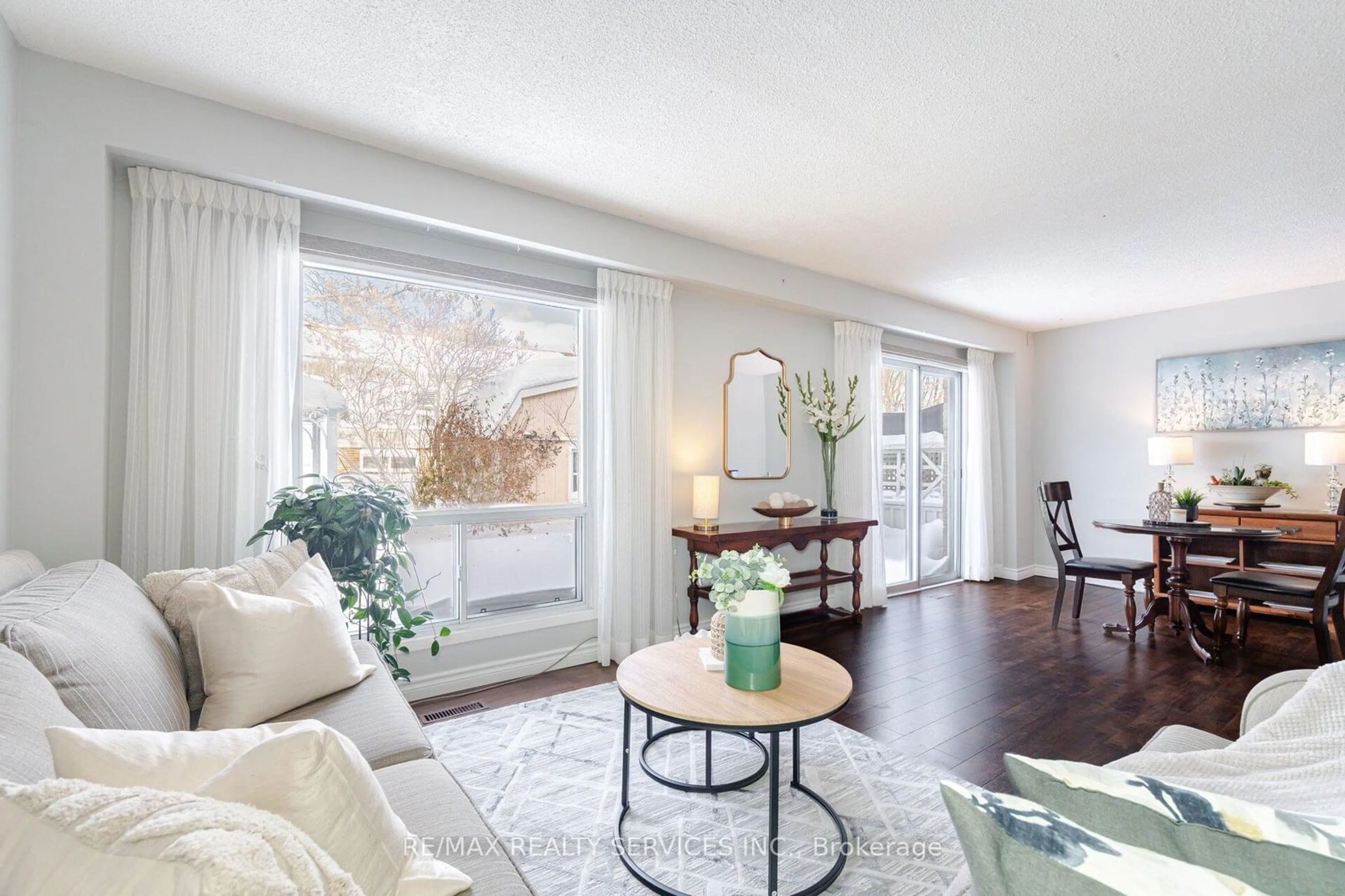 Living room with furniture, wood/laminate floor for 21 Camberley Cres, Brampton Ontario L6V 3L3