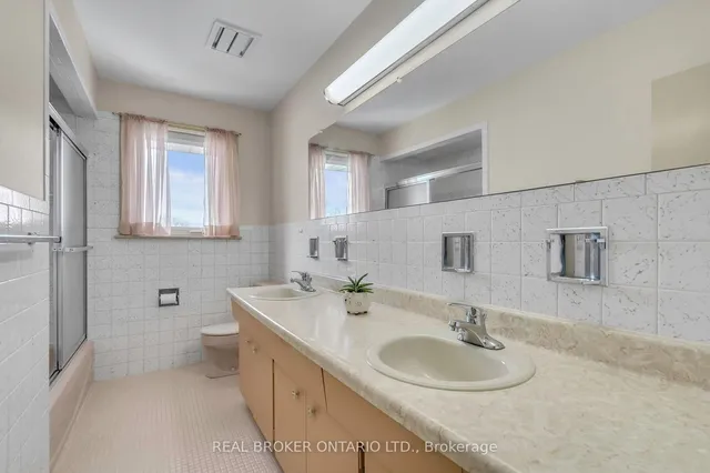 Additional property image - 24 Winsland Dr