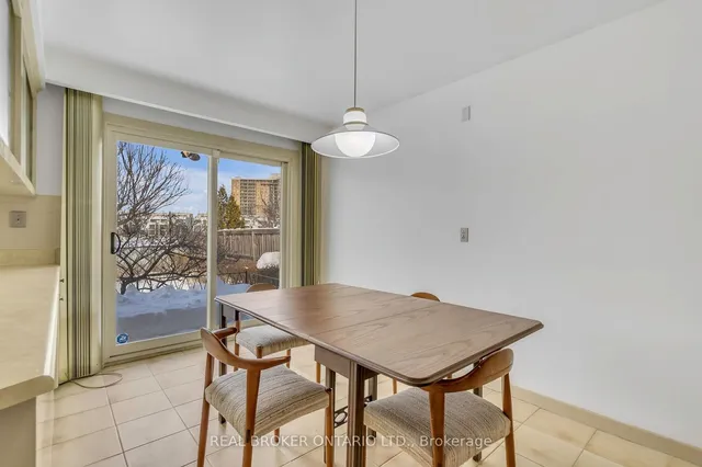 Additional property image - 24 Winsland Dr