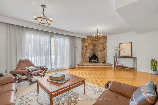 Additional property image - 24 Winsland Dr