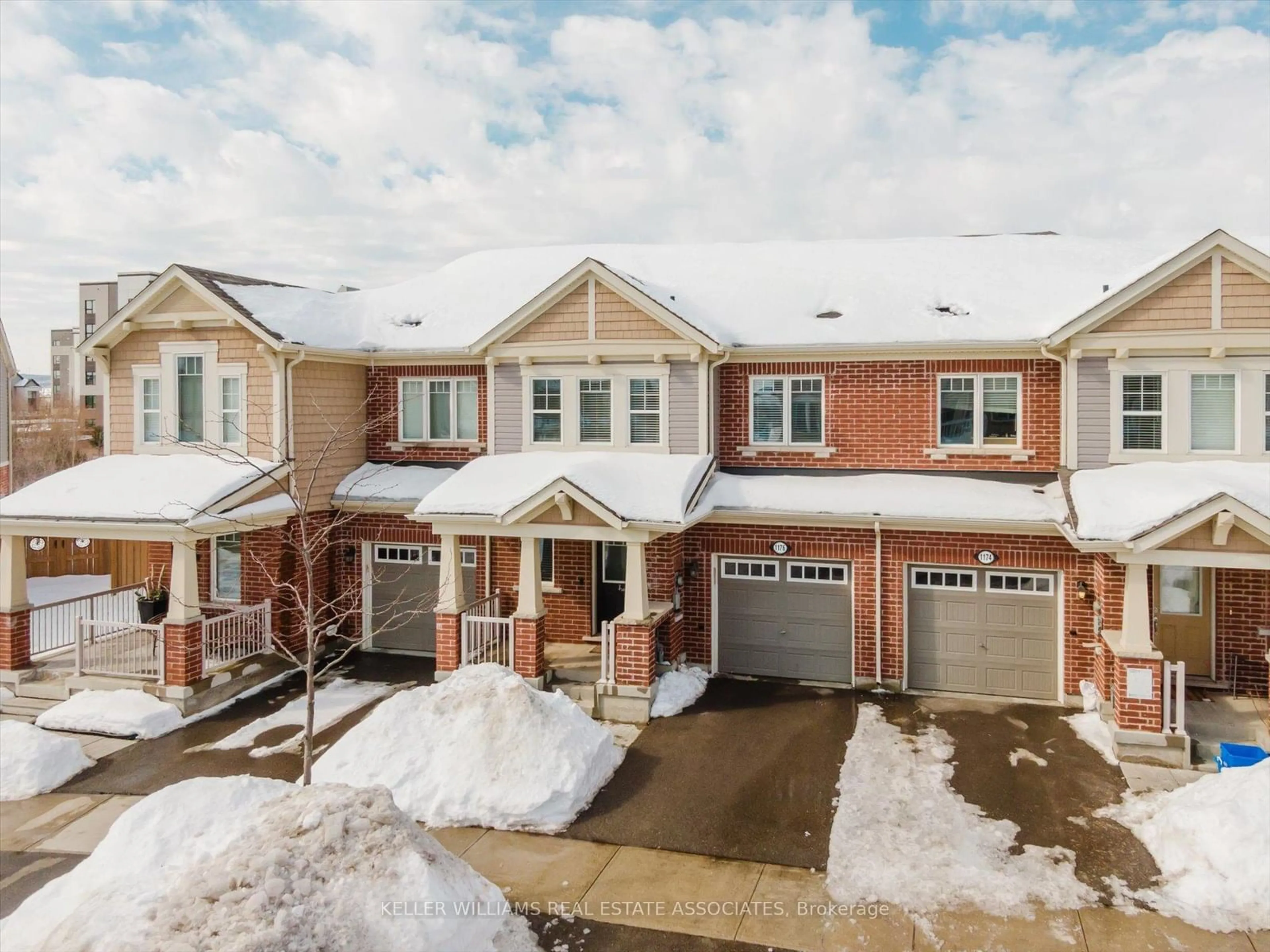 A pic from outside/outdoor area/front of a property/back of a property/a pic from drone, street for 1176 Duignan Cres, Milton Ontario L9E 1C2