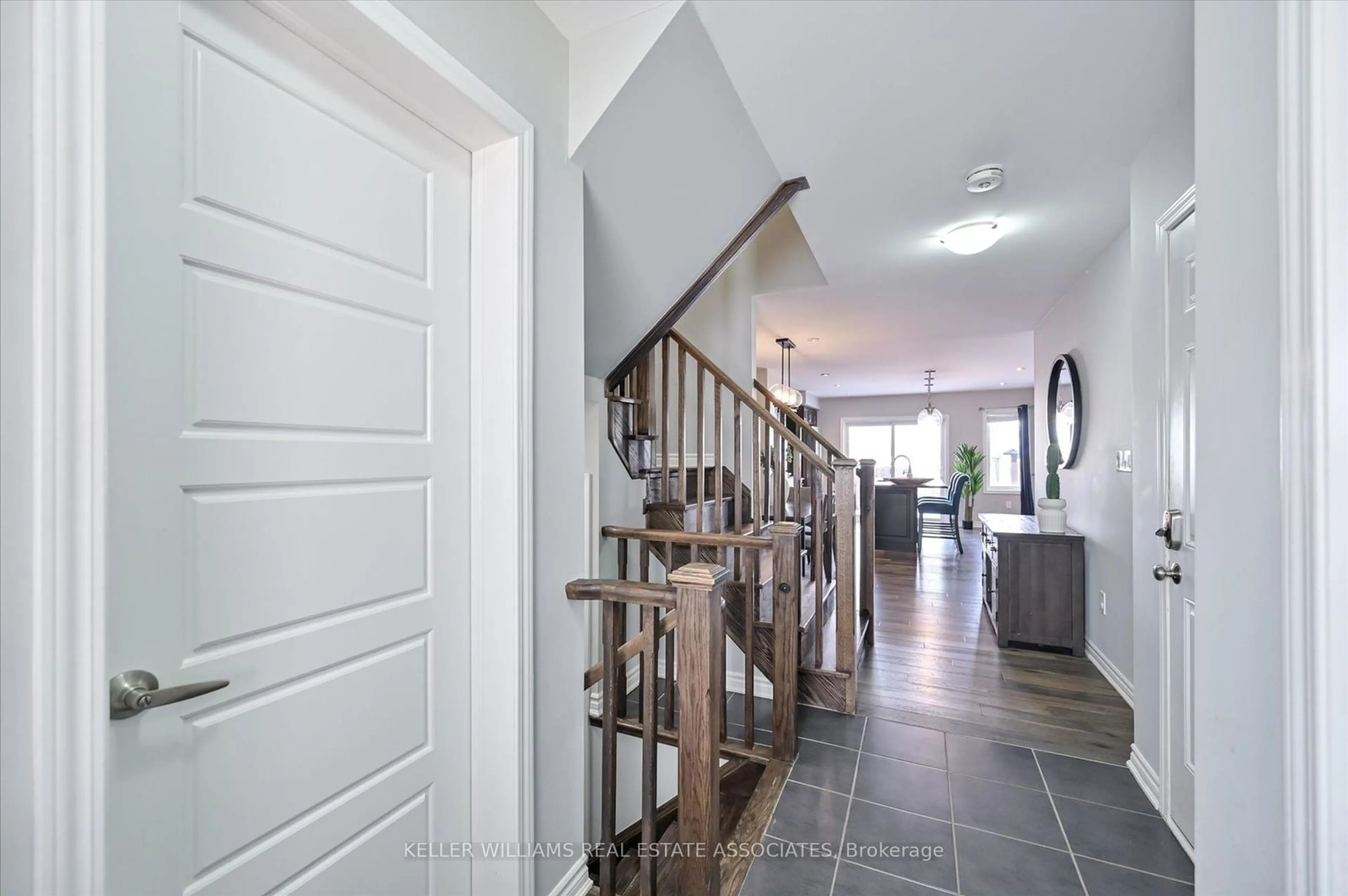 Indoor entryway for 1176 Duignan Cres, Milton Ontario L9E 1C2