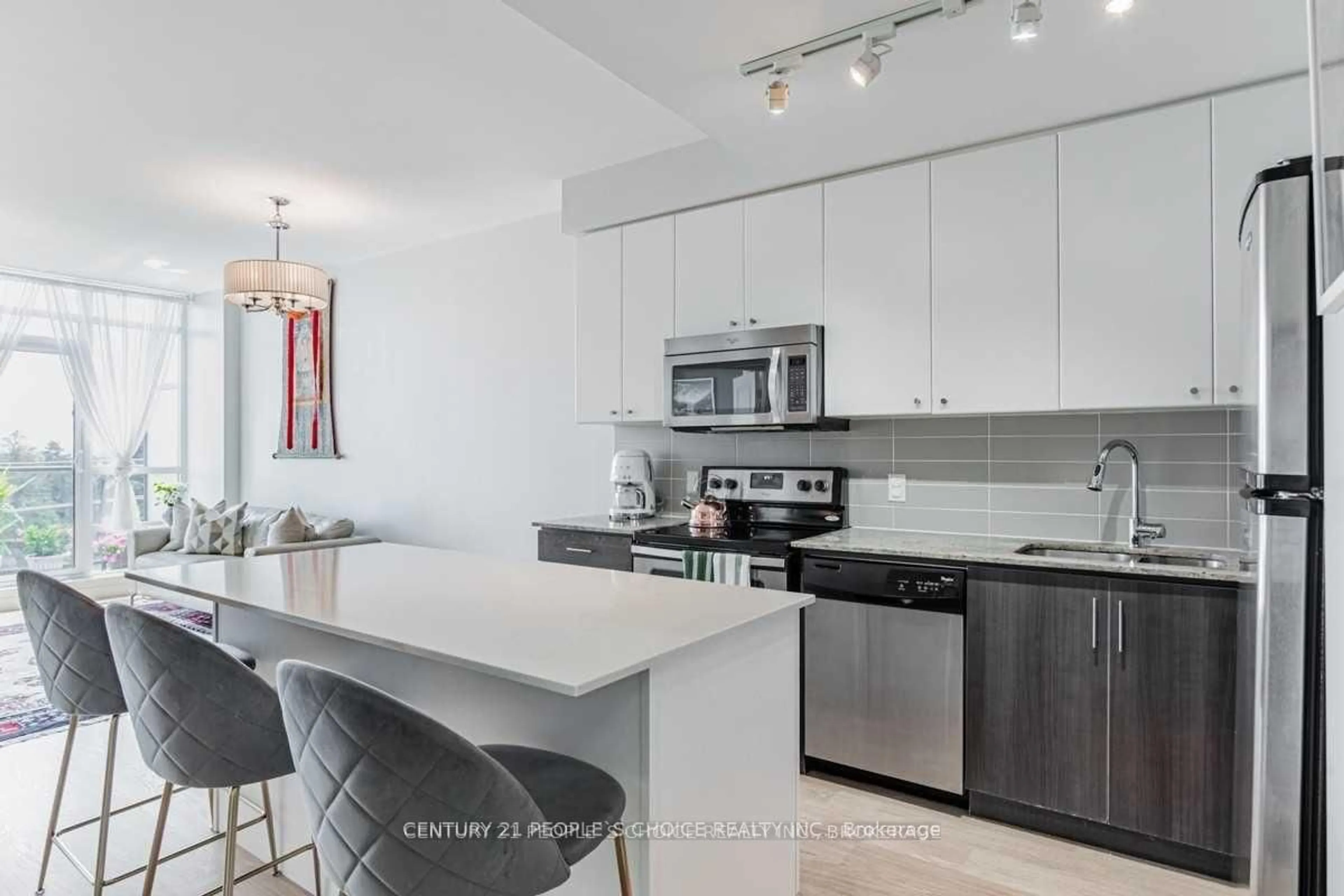 Open concept kitchen, ceramic/tile floor for 8 Fieldway Rd #523, Toronto Ontario M8Z 0C3