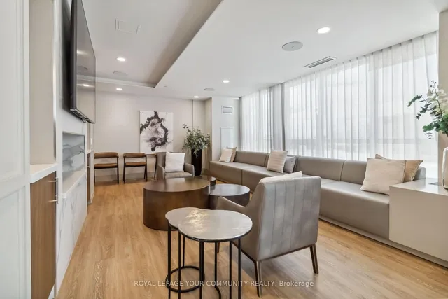 Additional property image - 1050 Main St Unit 324