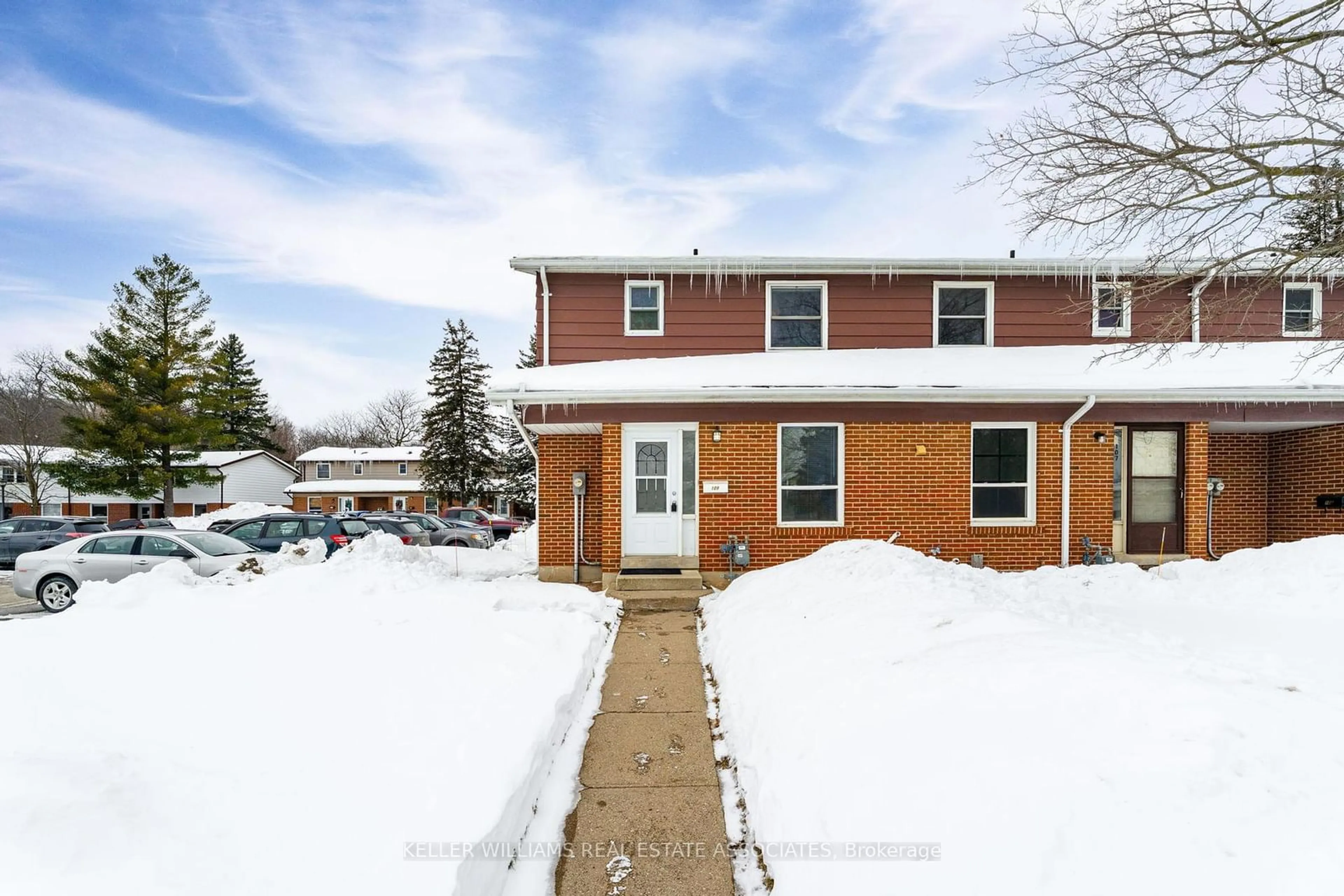 A pic from outside/outdoor area/front of a property/back of a property/a pic from drone, street for 109 Kingham Rd, Halton Hills Ontario L7J 1S3