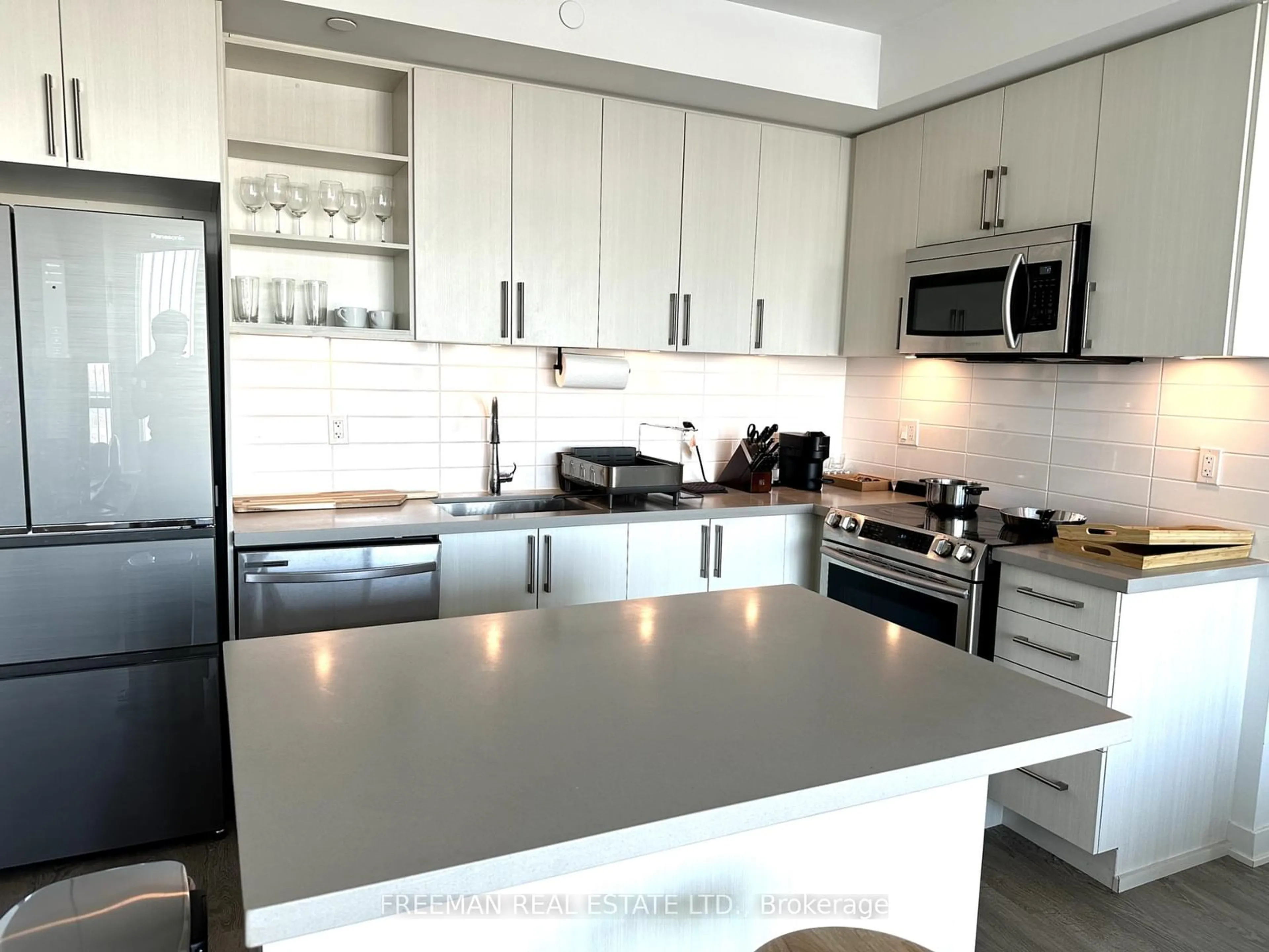 Open concept kitchen, unknown for 4699 Glen Erin Dr #1509, Mississauga Ontario L5M 2E5