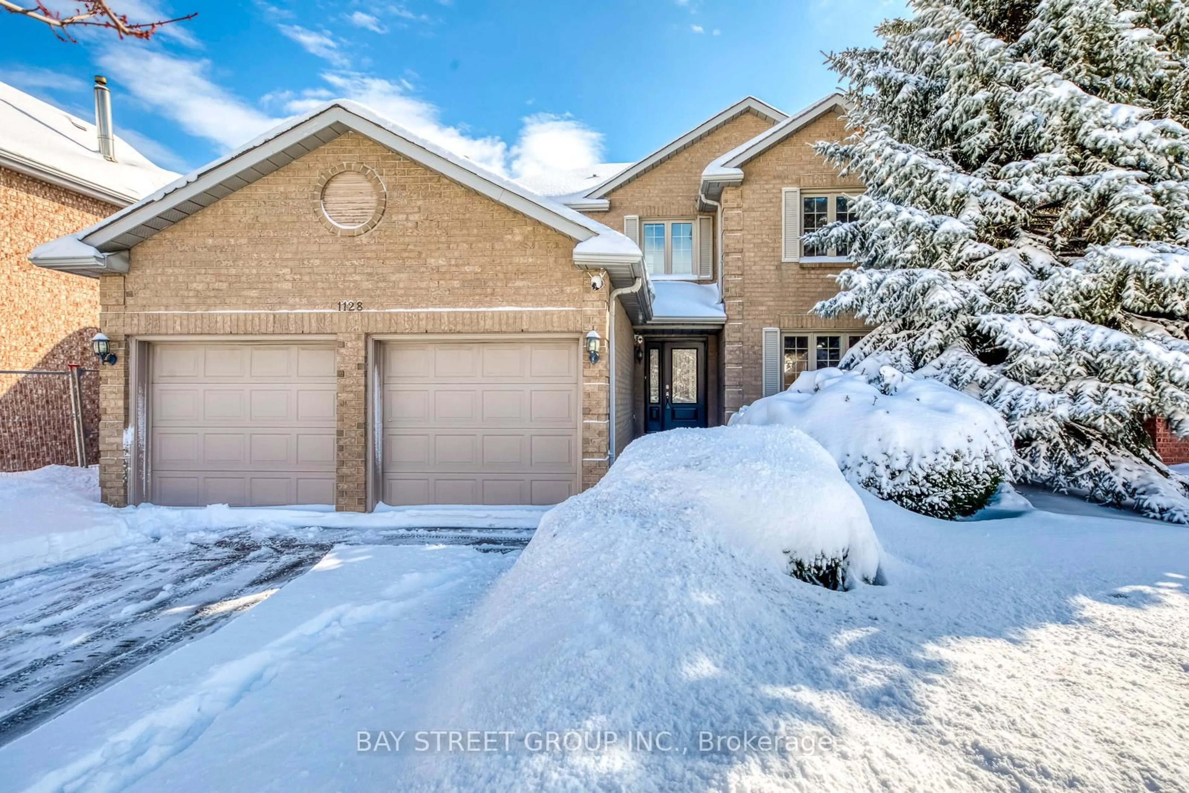 Home with brick exterior material, street for 1128 Lansdown Dr, Oakville Ontario L6J 7N7