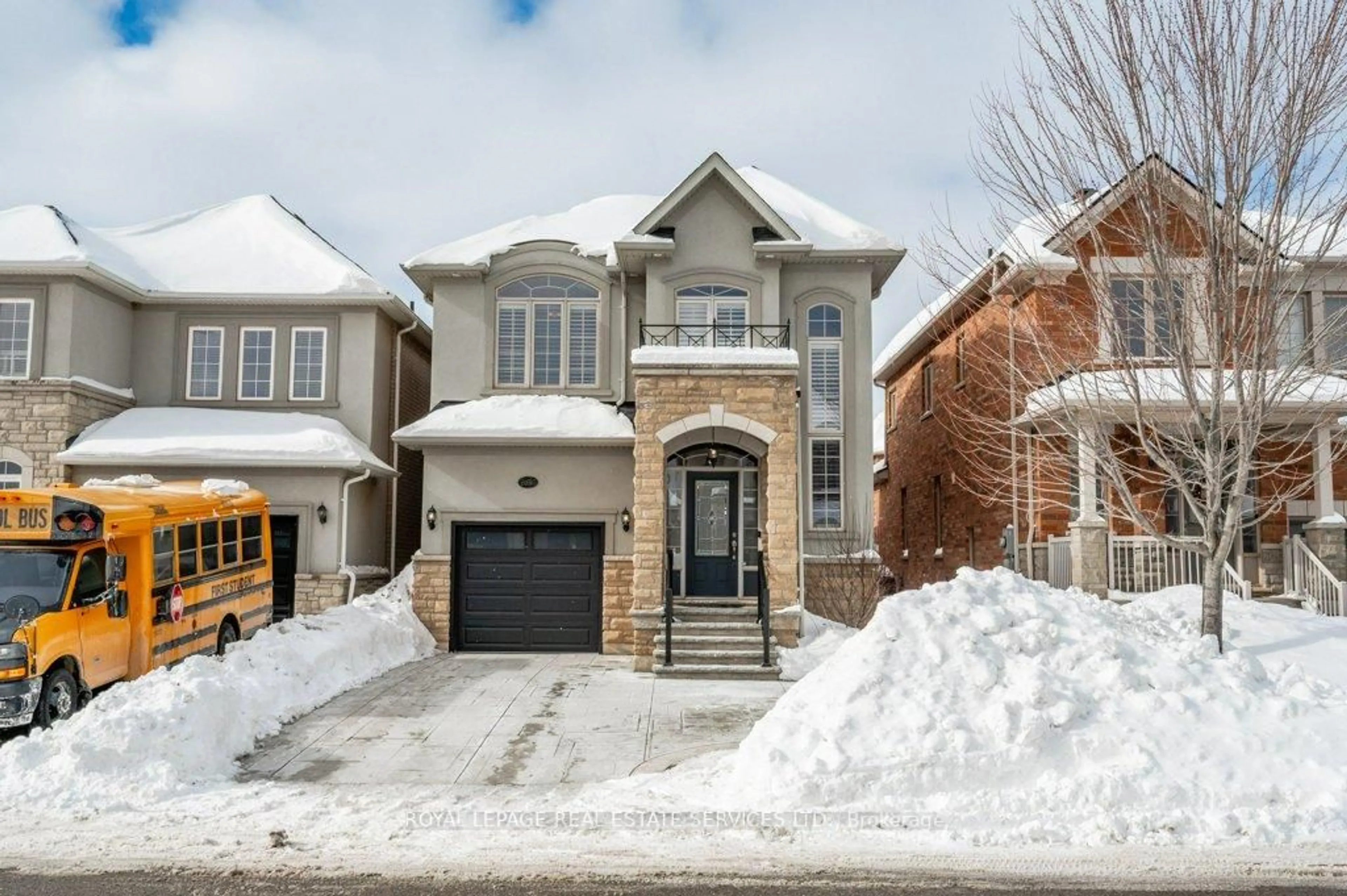 Home with brick exterior material, street for 2330 Quetico Cres, Oakville Ontario L6M 0R5