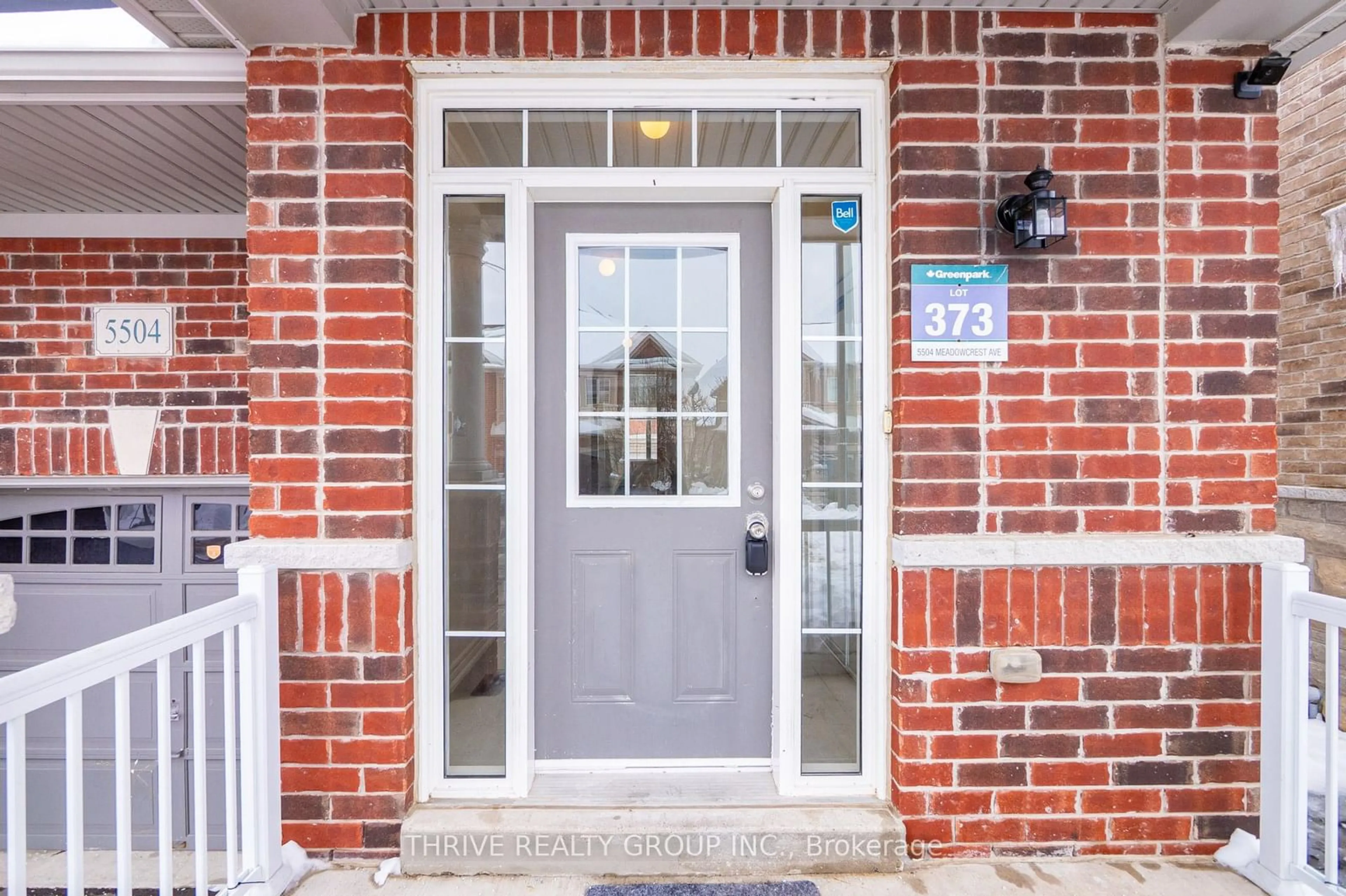 Indoor entryway for 5504 Meadowcrest Ave, Mississauga Ontario L5M 0V7