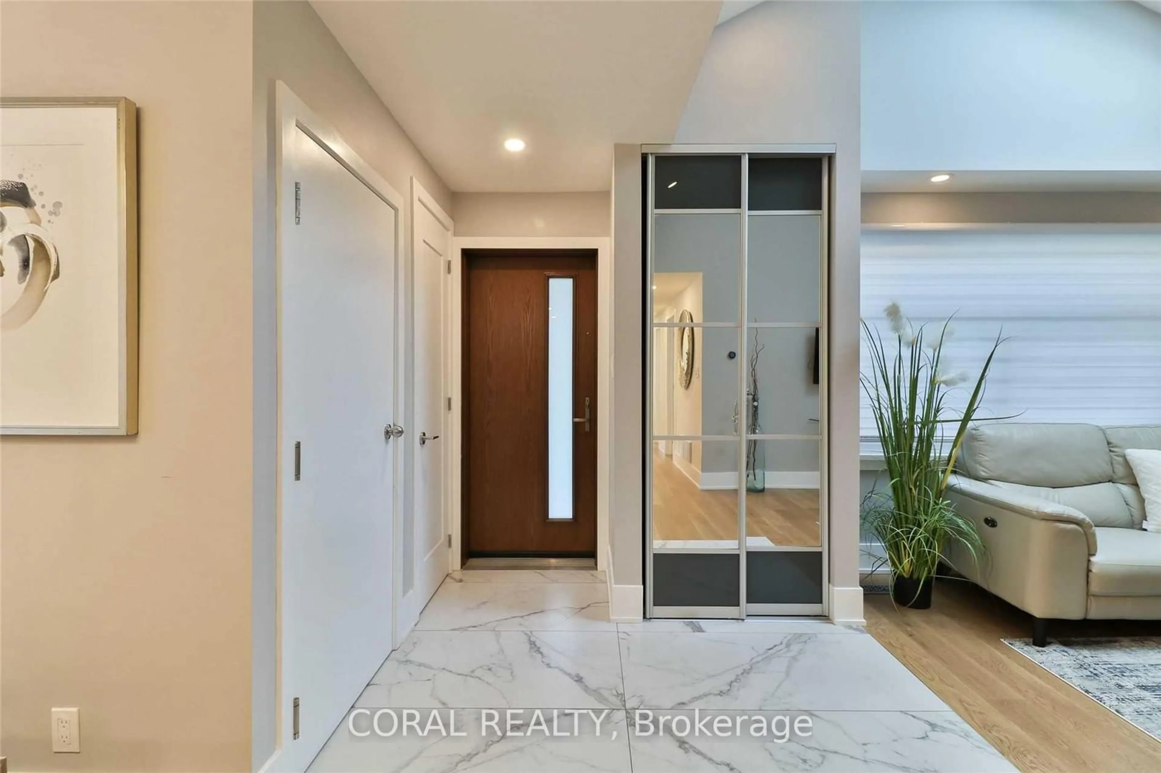 Indoor entryway for 233 Thirtieth St, Toronto Ontario M8W 3C9