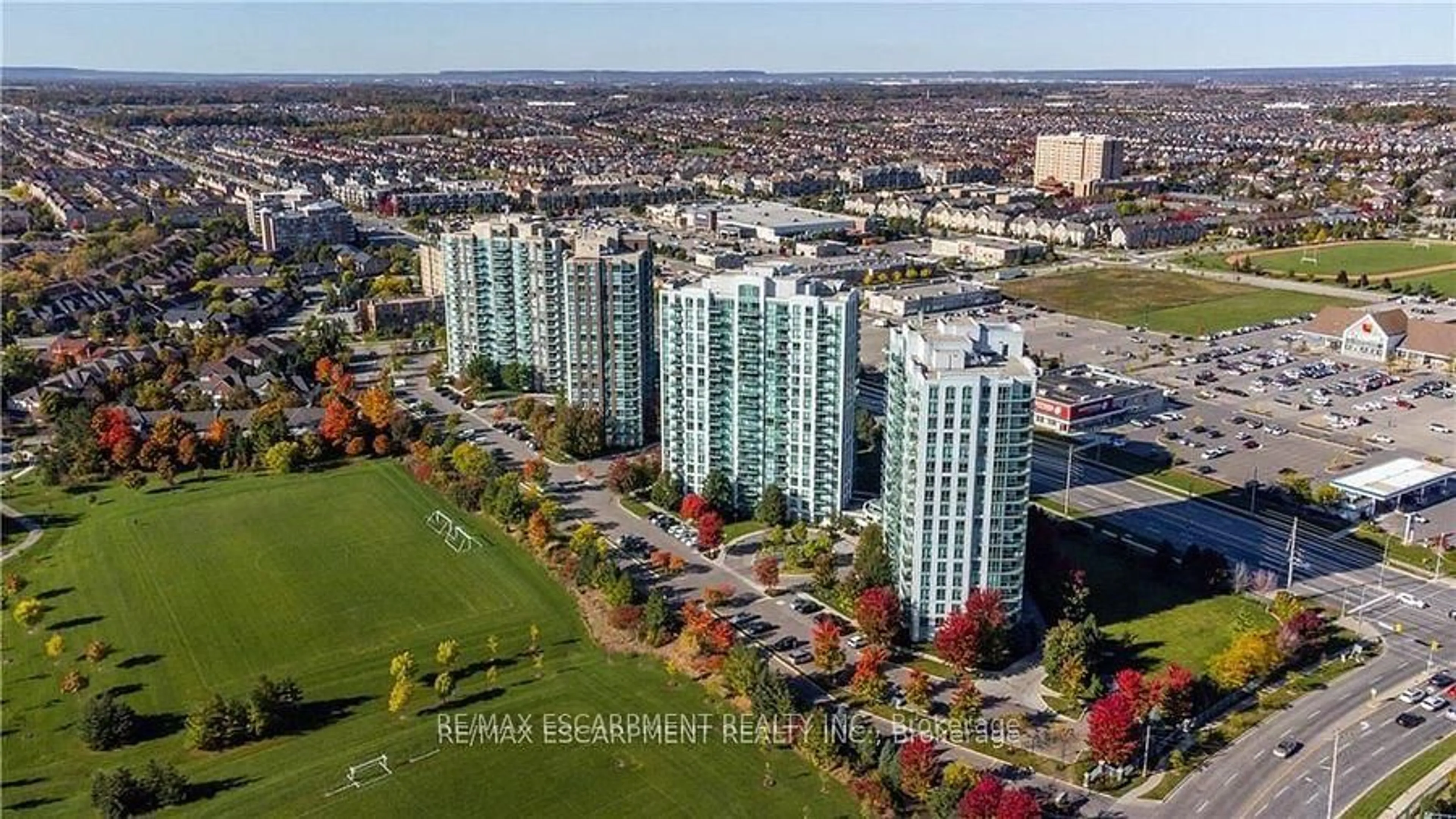 A pic from outside/outdoor area/front of a property/back of a property/a pic from drone, city buildings view from balcony for 4850 GLEN ERIN Dr #PH3, Mississauga Ontario L5M 7S1