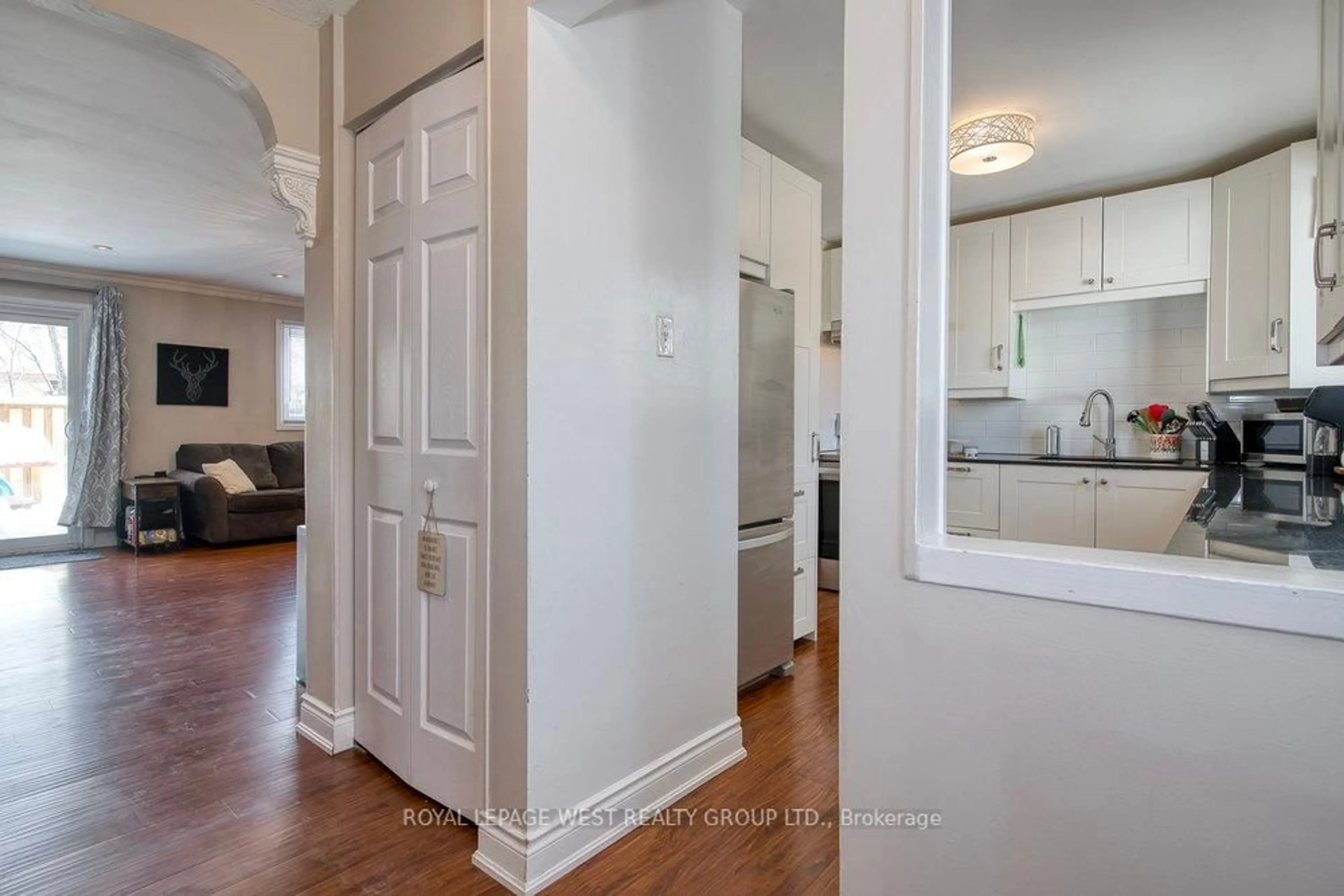 Indoor entryway for 45 Hansen Rd #22, Brampton Ontario L6V 3C5