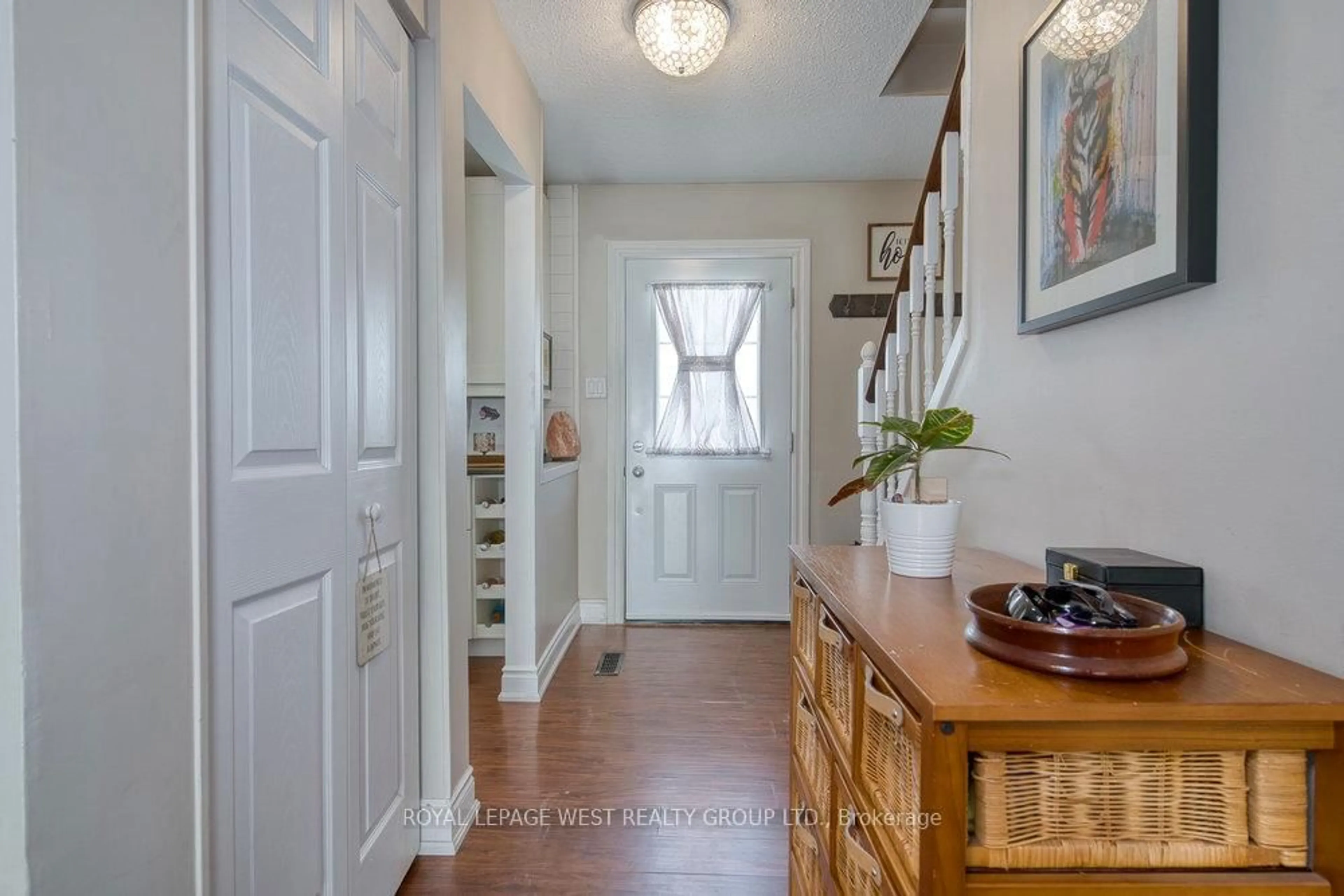 Indoor entryway for 45 Hansen Rd #22, Brampton Ontario L6V 3C5