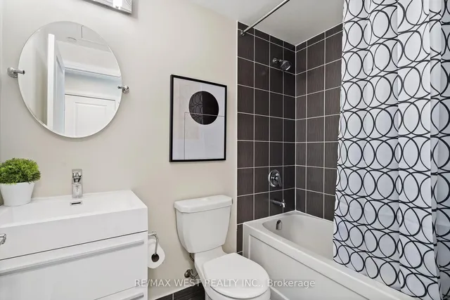 Additional property image - 17 Zorra St Unit 1710