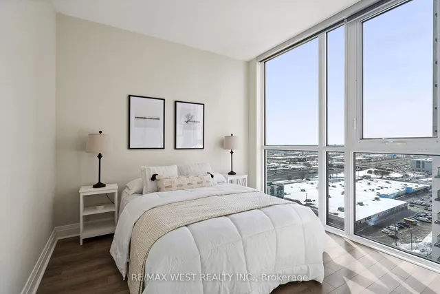Additional property image - 17 Zorra St Unit 1710