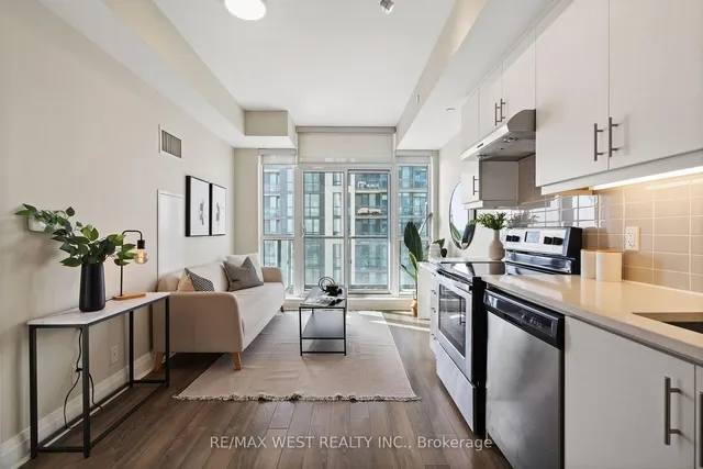 Additional property image - 17 Zorra St Unit 1710
