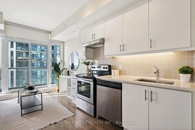 Additional property image - 17 Zorra St Unit 1710