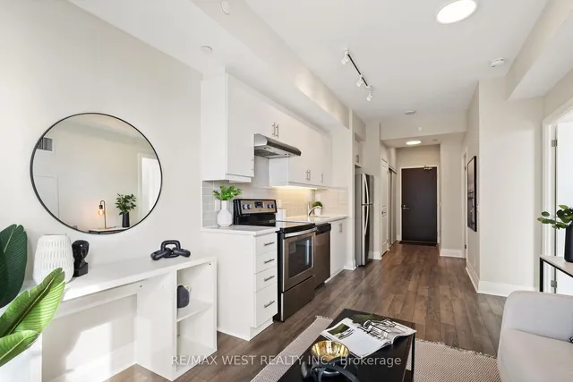 Additional property image - 17 Zorra St Unit 1710
