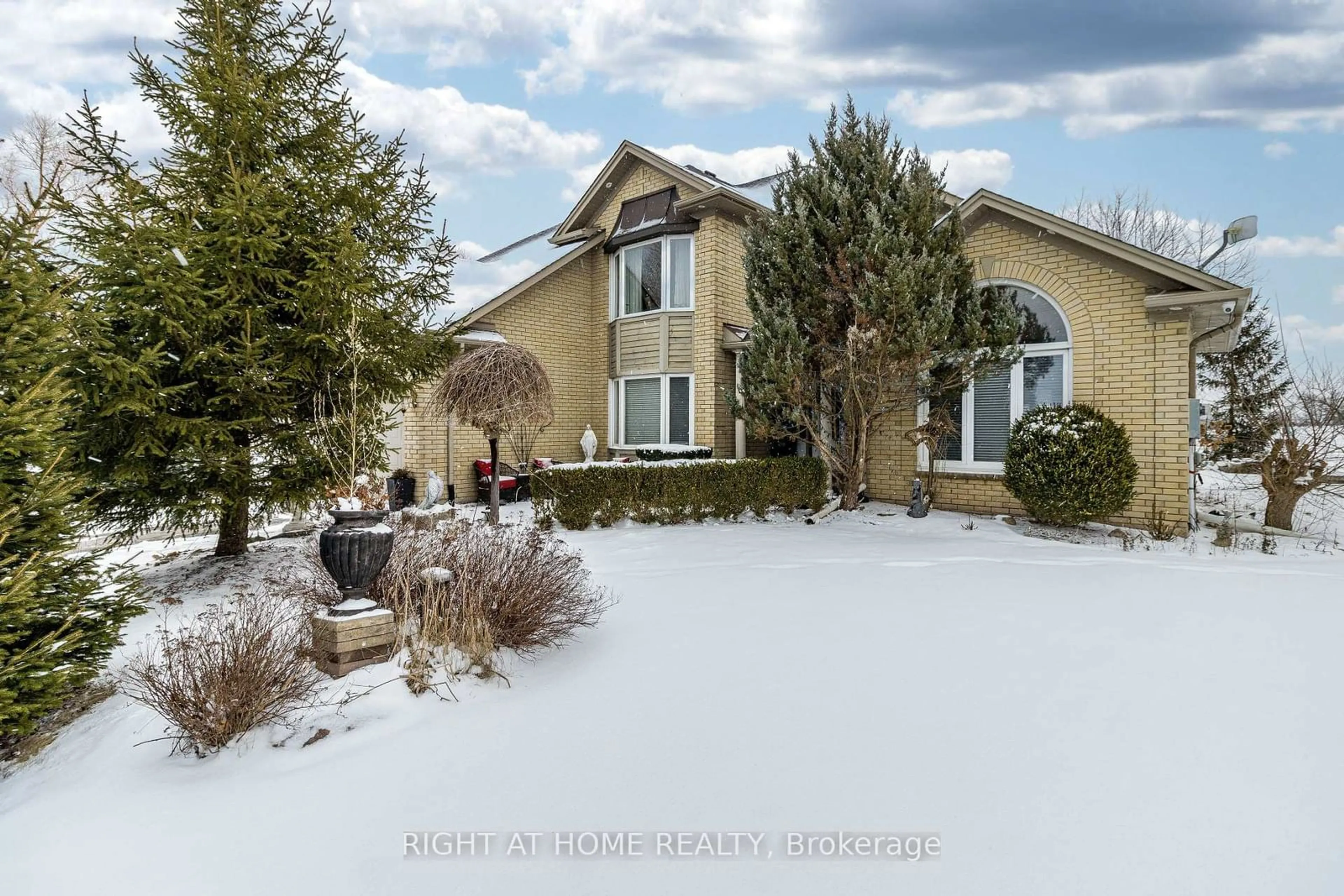 A pic from outside/outdoor area/front of a property/back of a property/a pic from drone, street for 13250 Tenth Sdrd, Halton Hills Ontario L7G 4S5