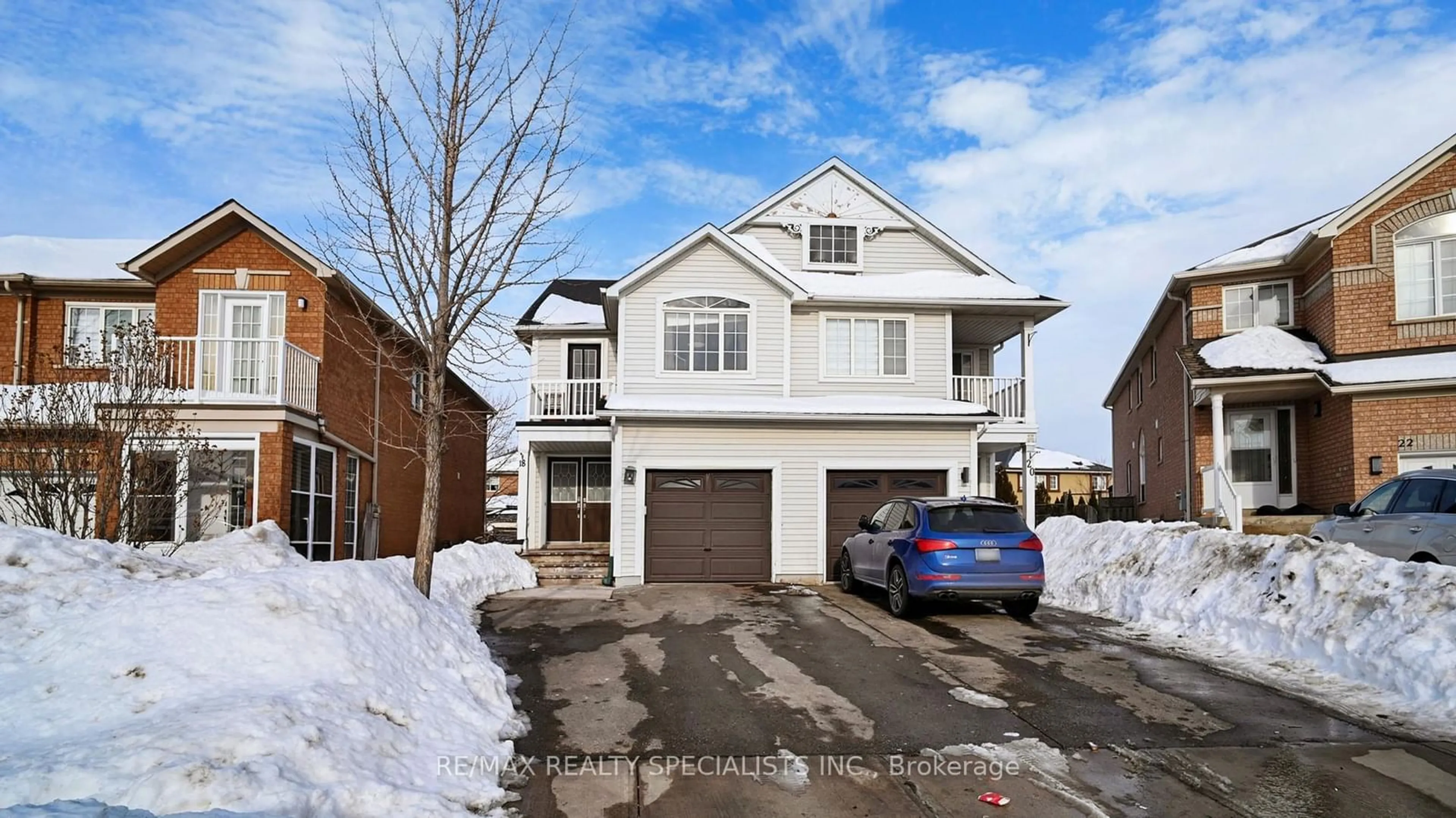 Home with brick exterior material, street for 18 Weather Vane Lane, Brampton Ontario L6X 4R5