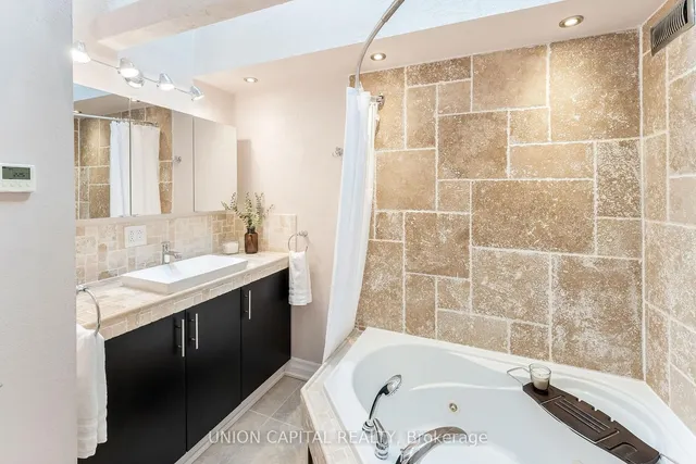 Additional property image - 7120 Cadiz Cres