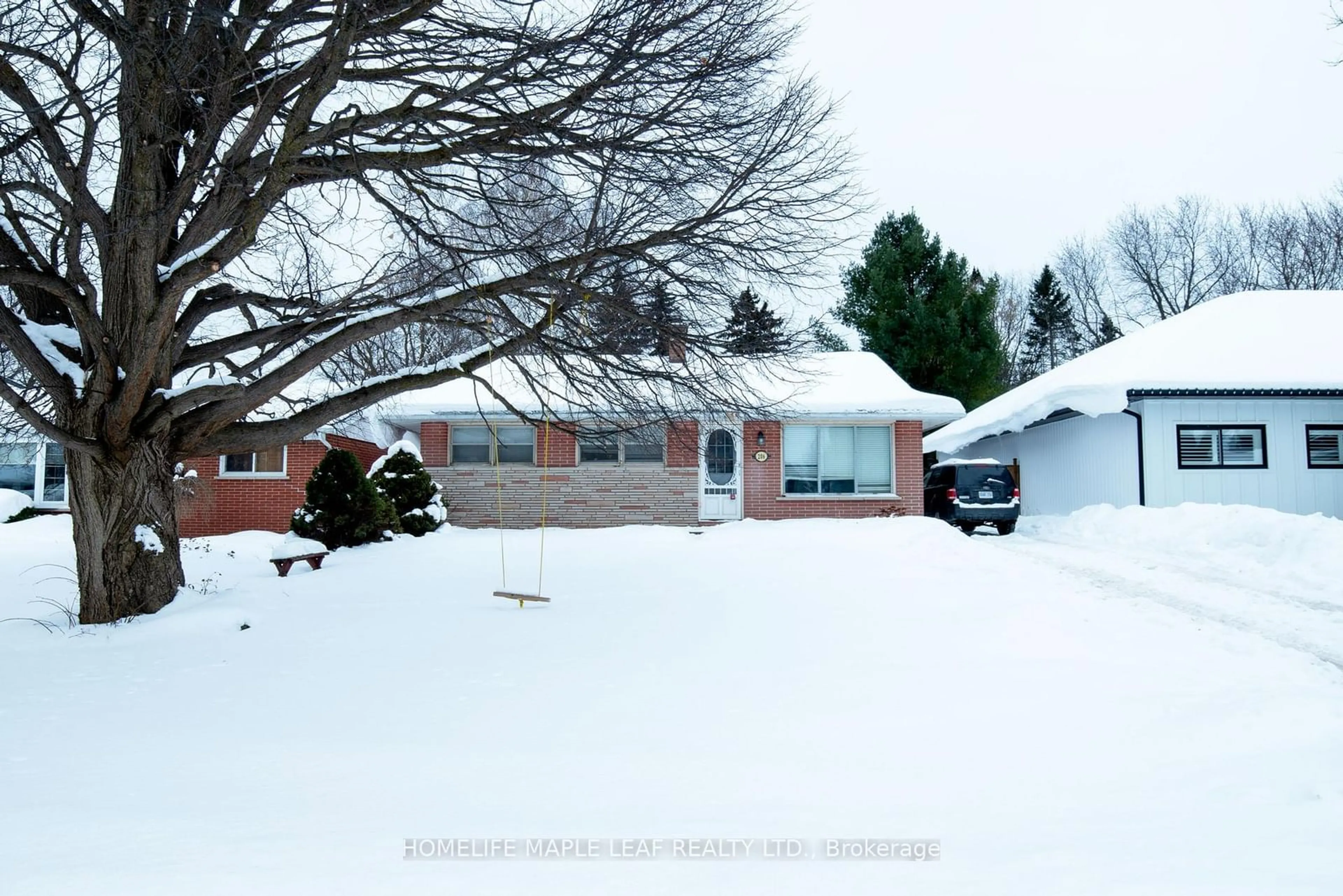 A pic from outside/outdoor area/front of a property/back of a property/a pic from drone, street for 206 Elizabeth St, Orangeville Ontario L9W 1C8