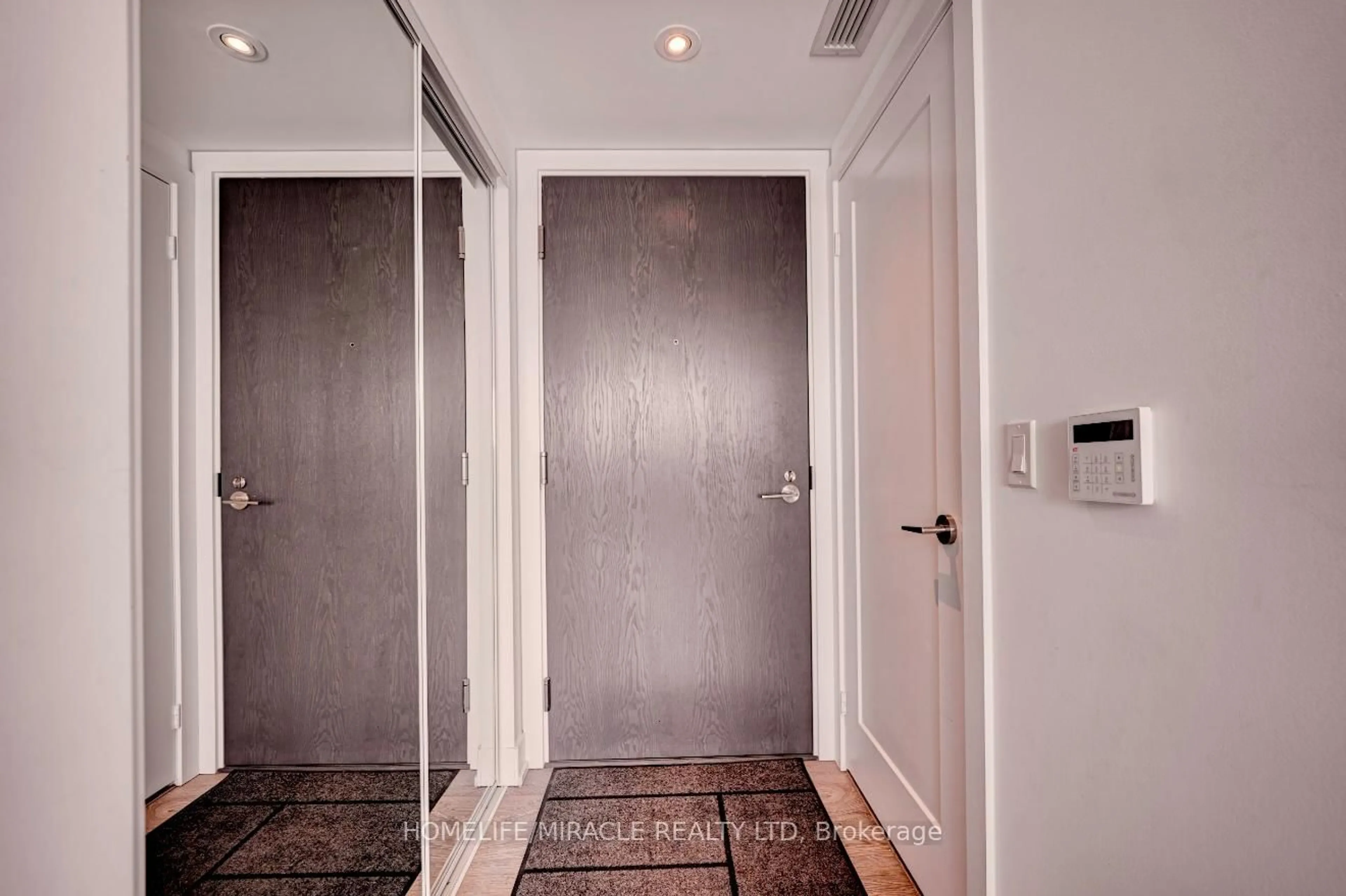 Indoor entryway for 9 Mabelle Ave #1123, Toronto Ontario M9A 0E1