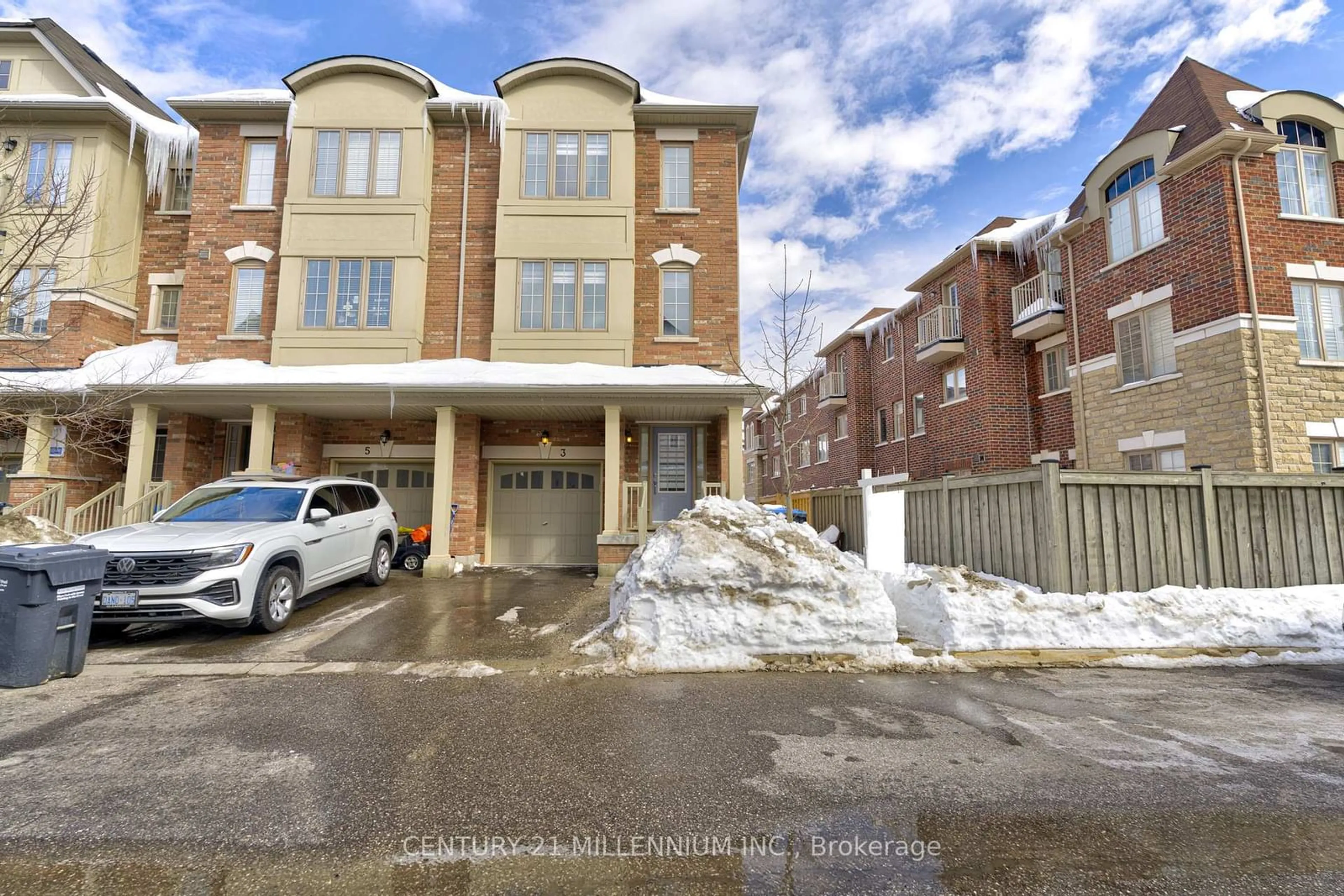 Unknown for 3 Hobart Gdns, Brampton Ontario L6X 0J1