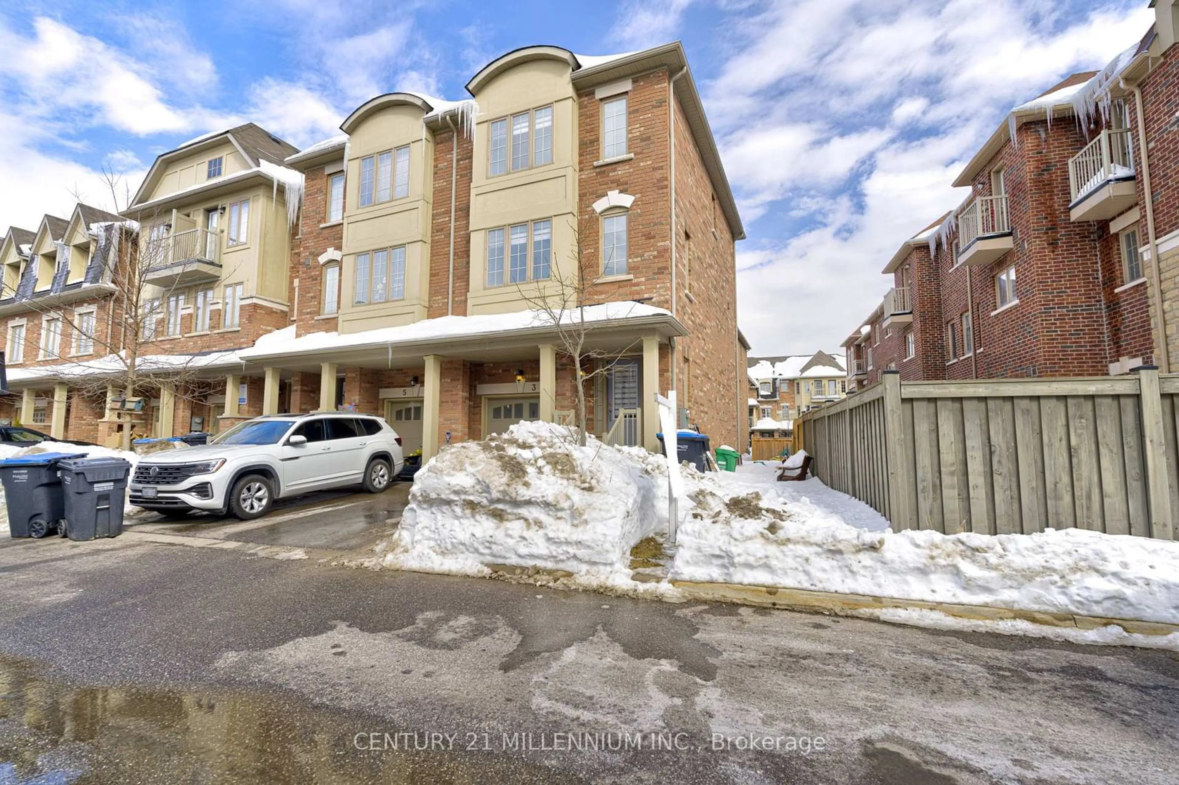 A pic from outside/outdoor area/front of a property/back of a property/a pic from drone, street for 3 Hobart Gdns, Brampton Ontario L6X 0J1