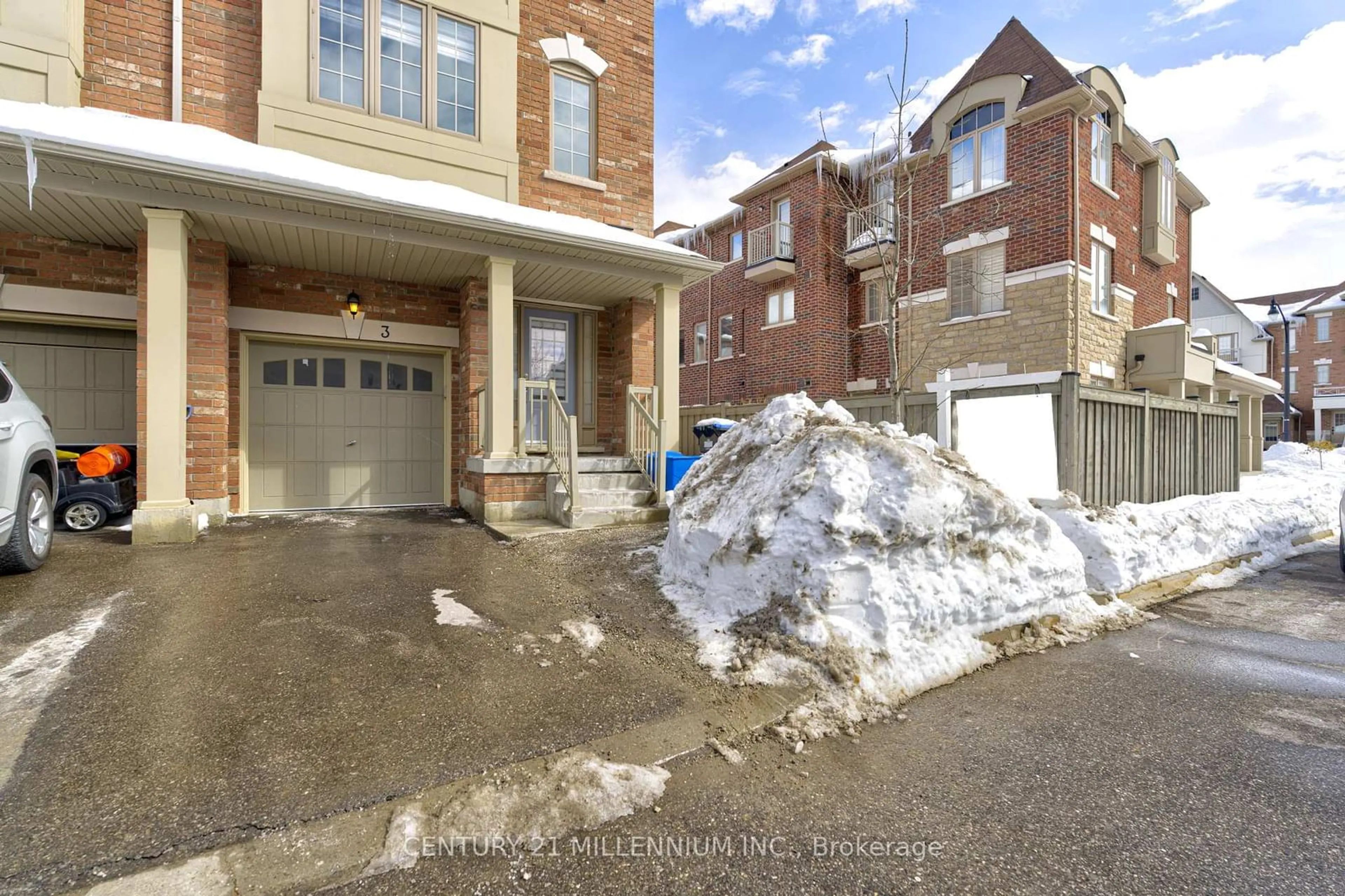 Unknown for 3 Hobart Gdns, Brampton Ontario L6X 0J1