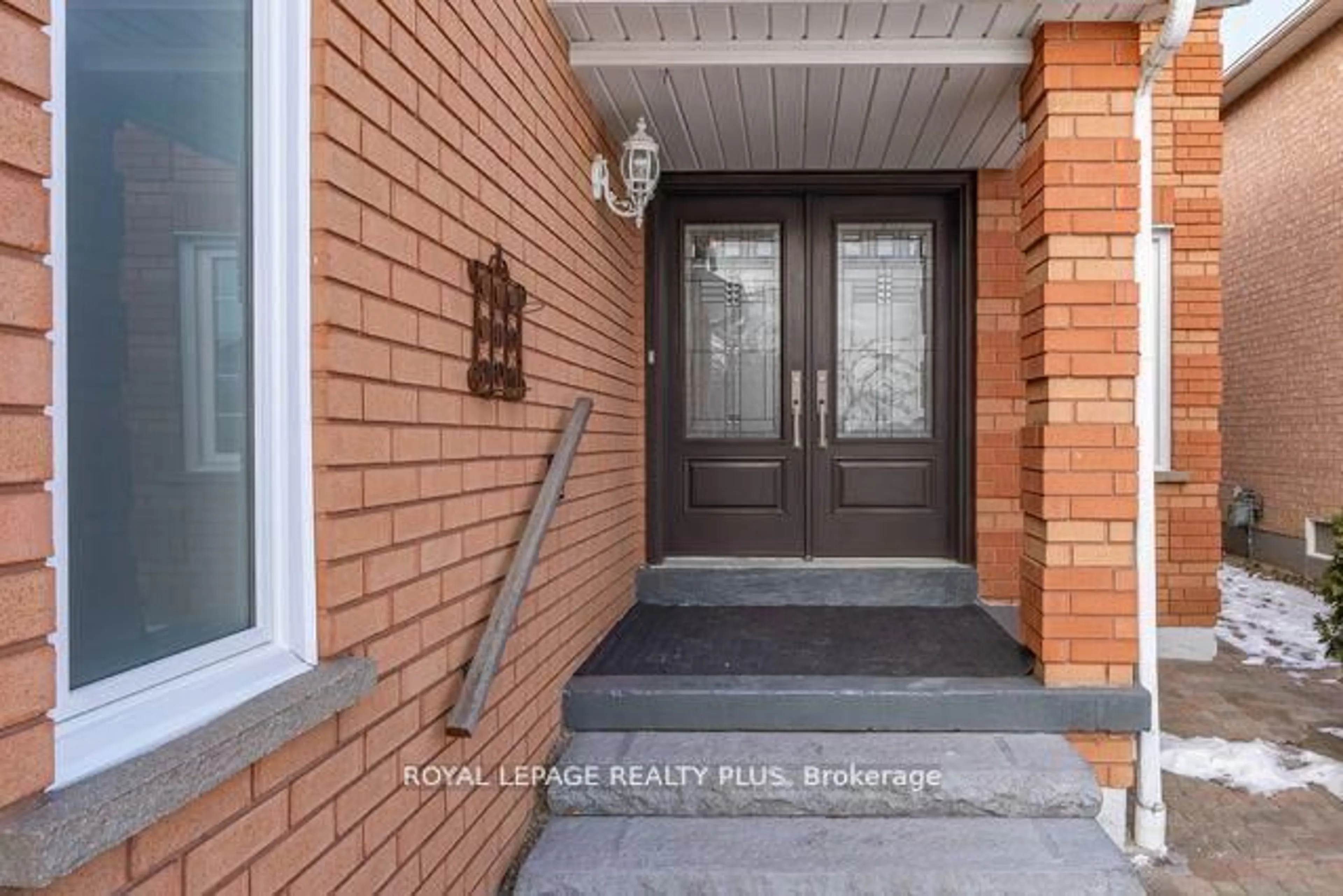 Indoor entryway for 1429 Willowvale Gdns, Mississauga Ontario L5V 1T5