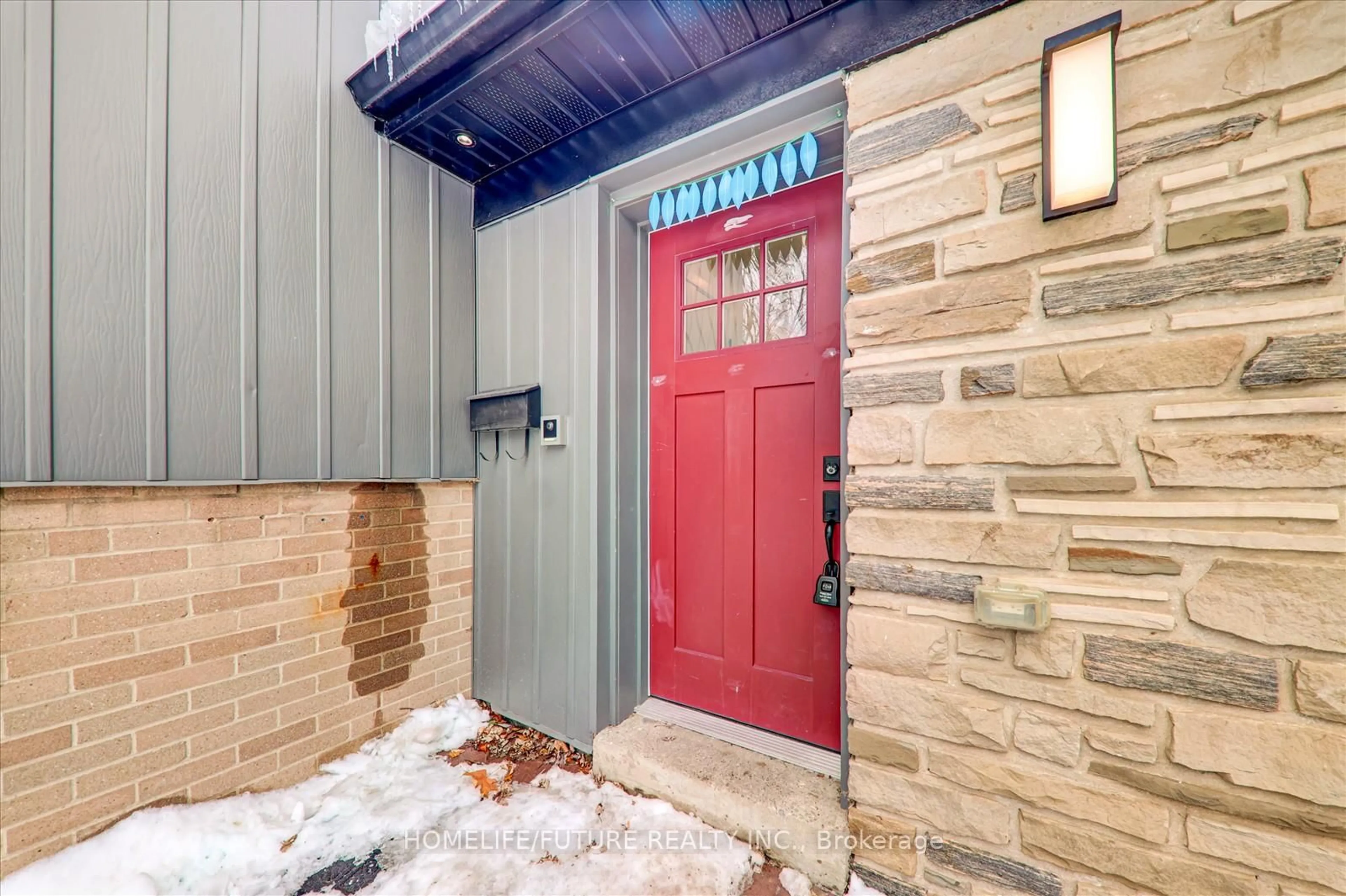 Indoor entryway for 56 Netherly Dr, Toronto Ontario M9V 3M2