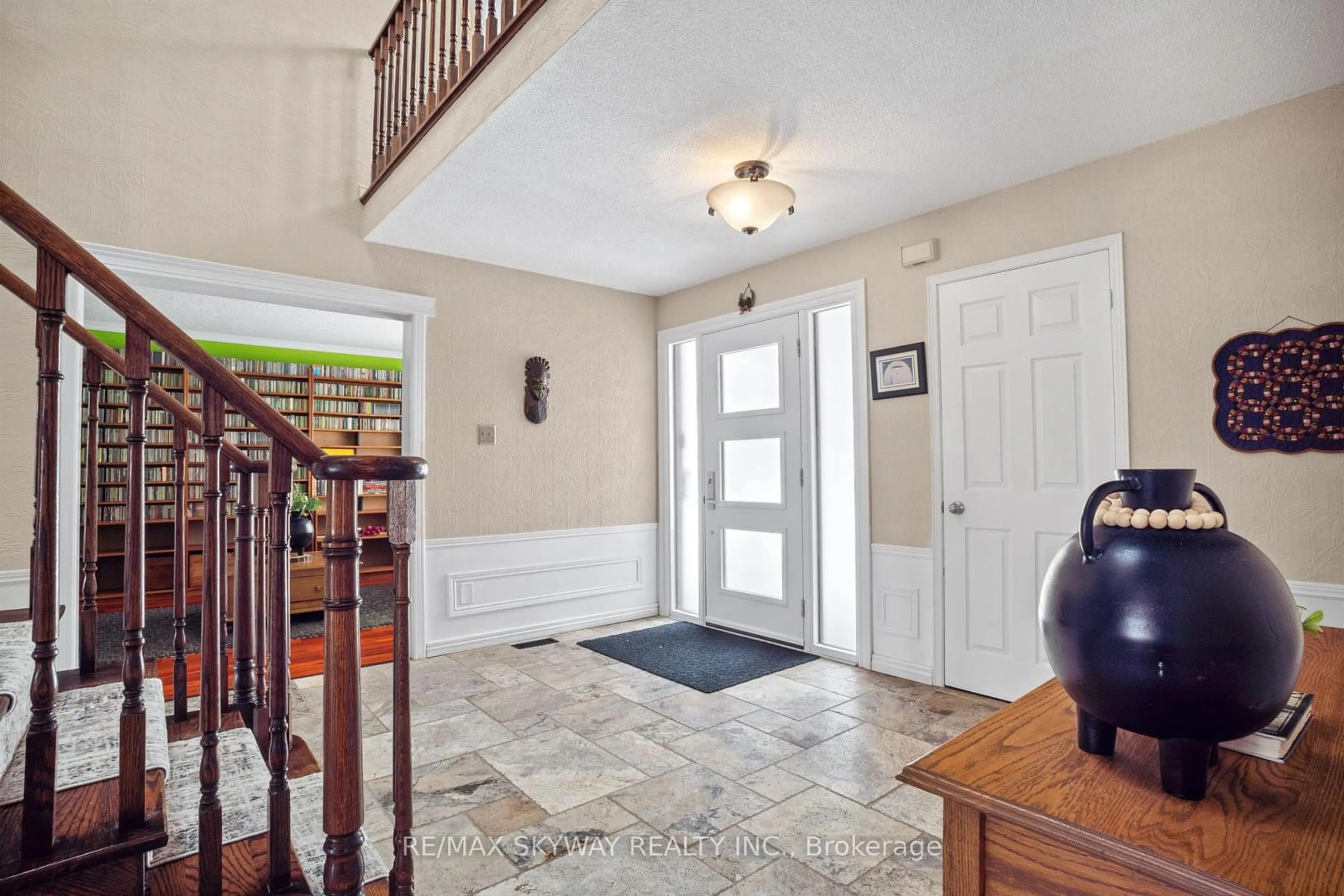 Indoor entryway for 70 Barr Cres, Brampton Ontario L6Z 3E2