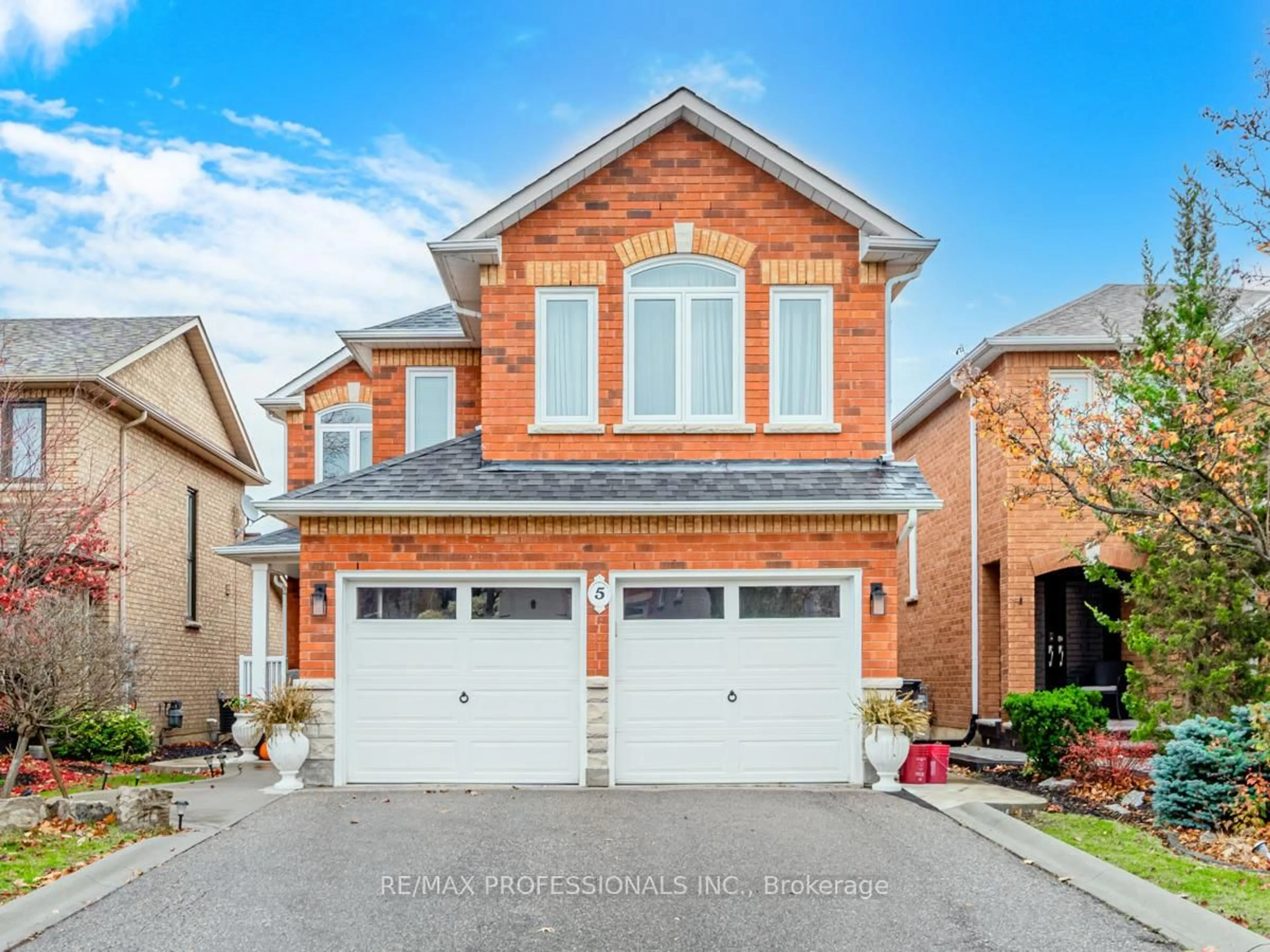 Home with brick exterior material, street for 5 Country Stroll Cres, Caledon Ontario L7E 2H4