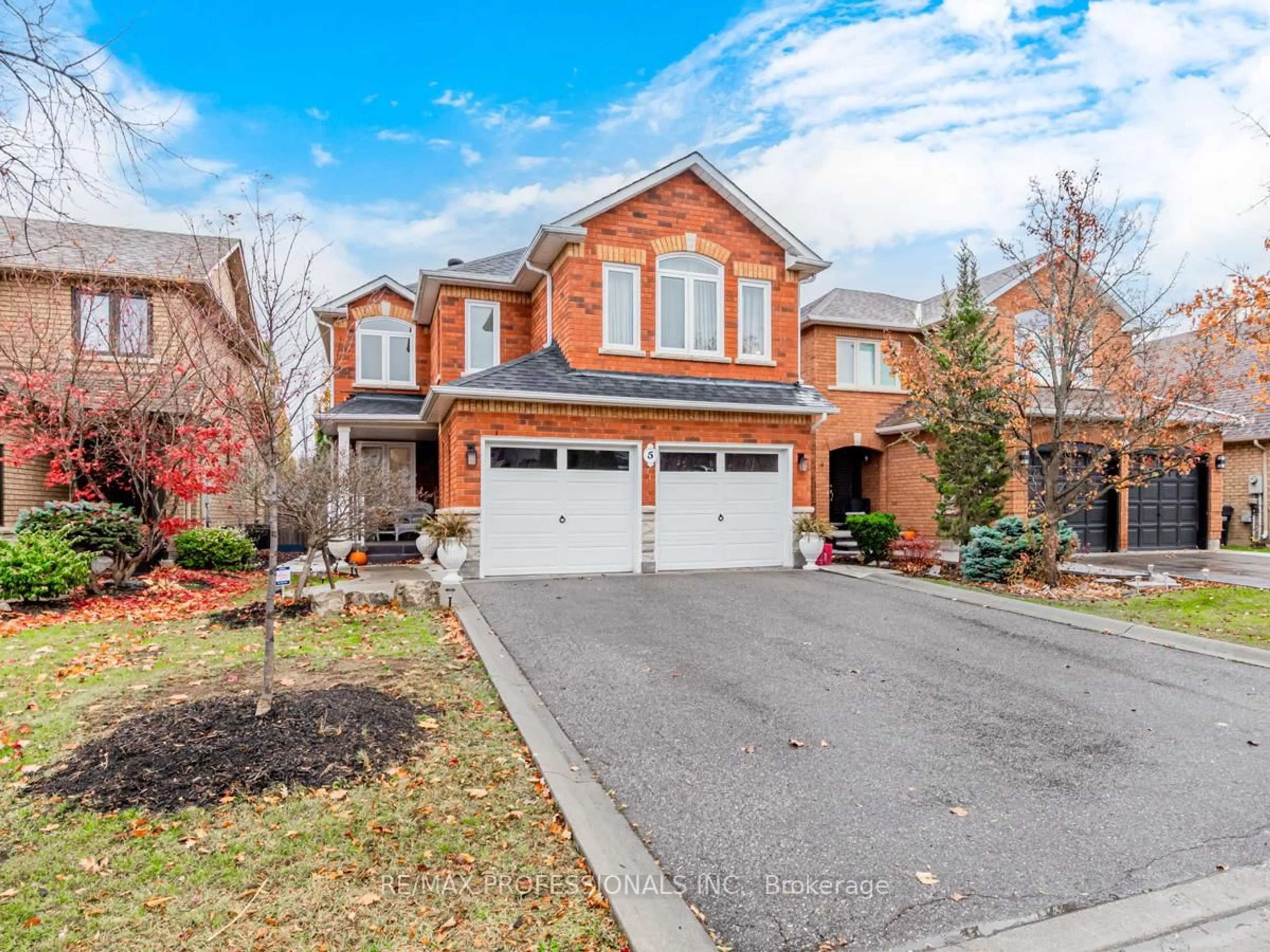 Home with brick exterior material, street for 5 Country Stroll Cres, Caledon Ontario L7E 2H4