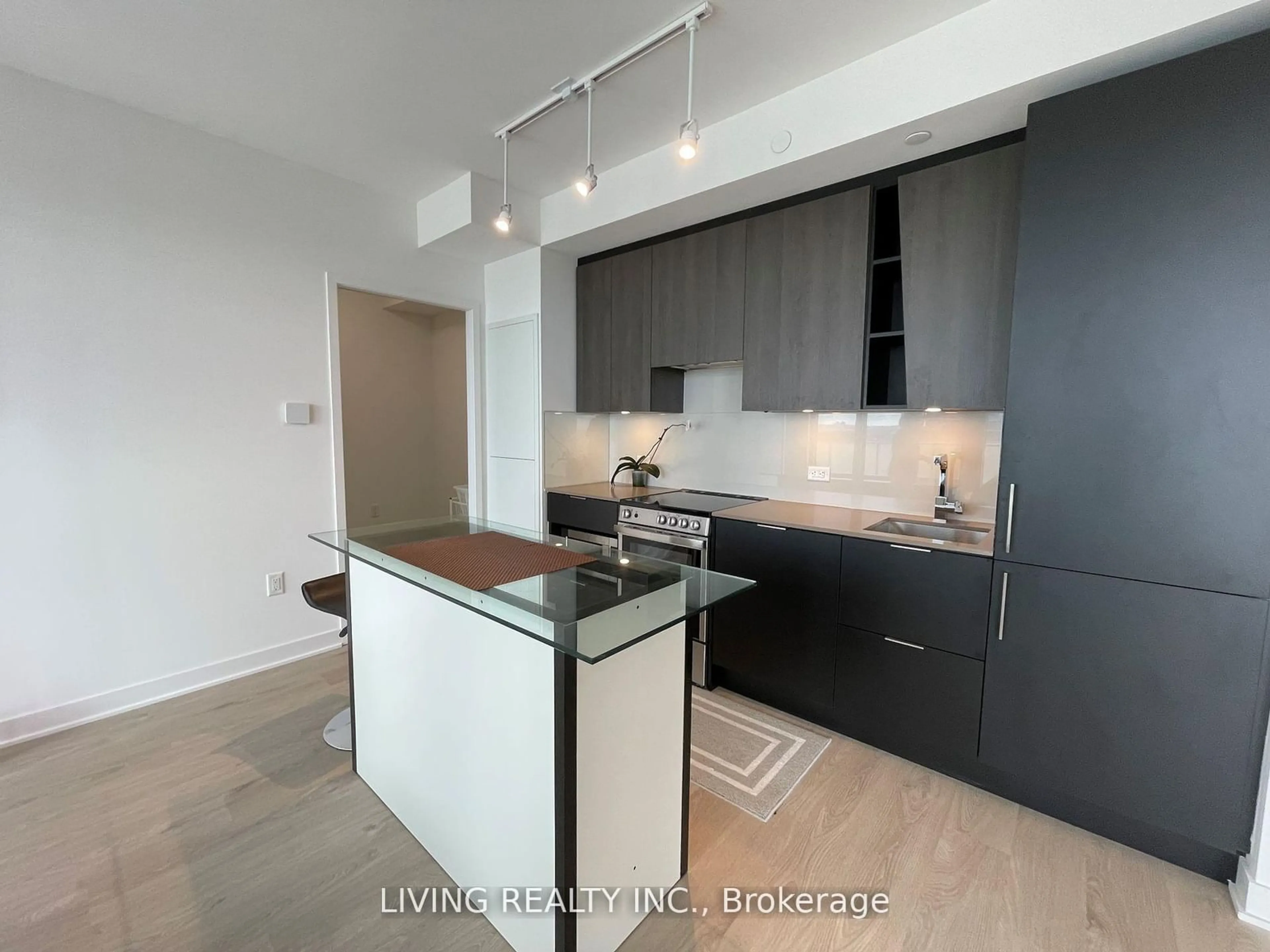 Open concept kitchen, unknown for 3900 Confederation Pkwy #1505, Mississauga Ontario L5B 0M3