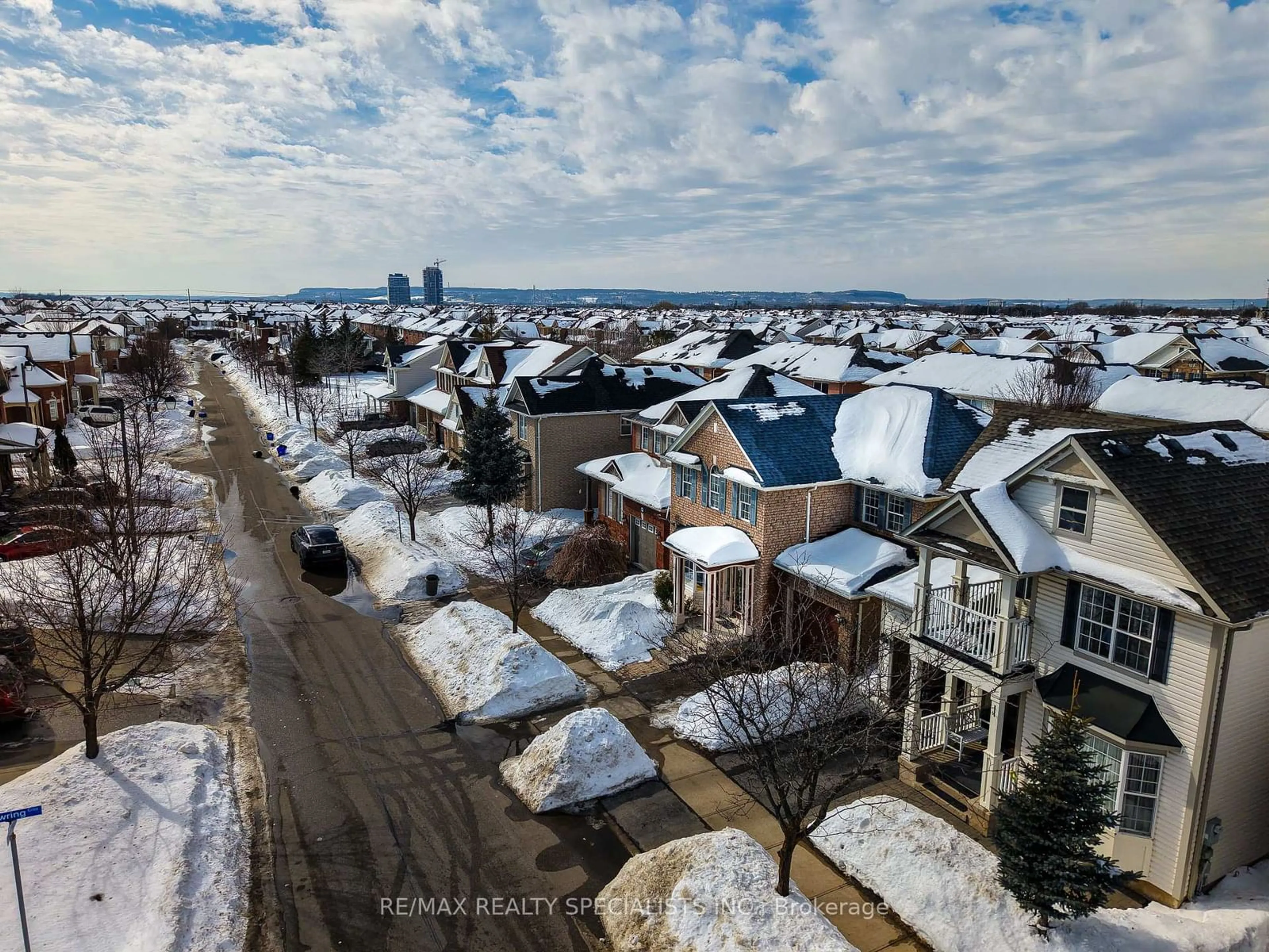 A pic from outside/outdoor area/front of a property/back of a property/a pic from drone, unknown for 674 Irving Terr, Milton Ontario L9T 6H6