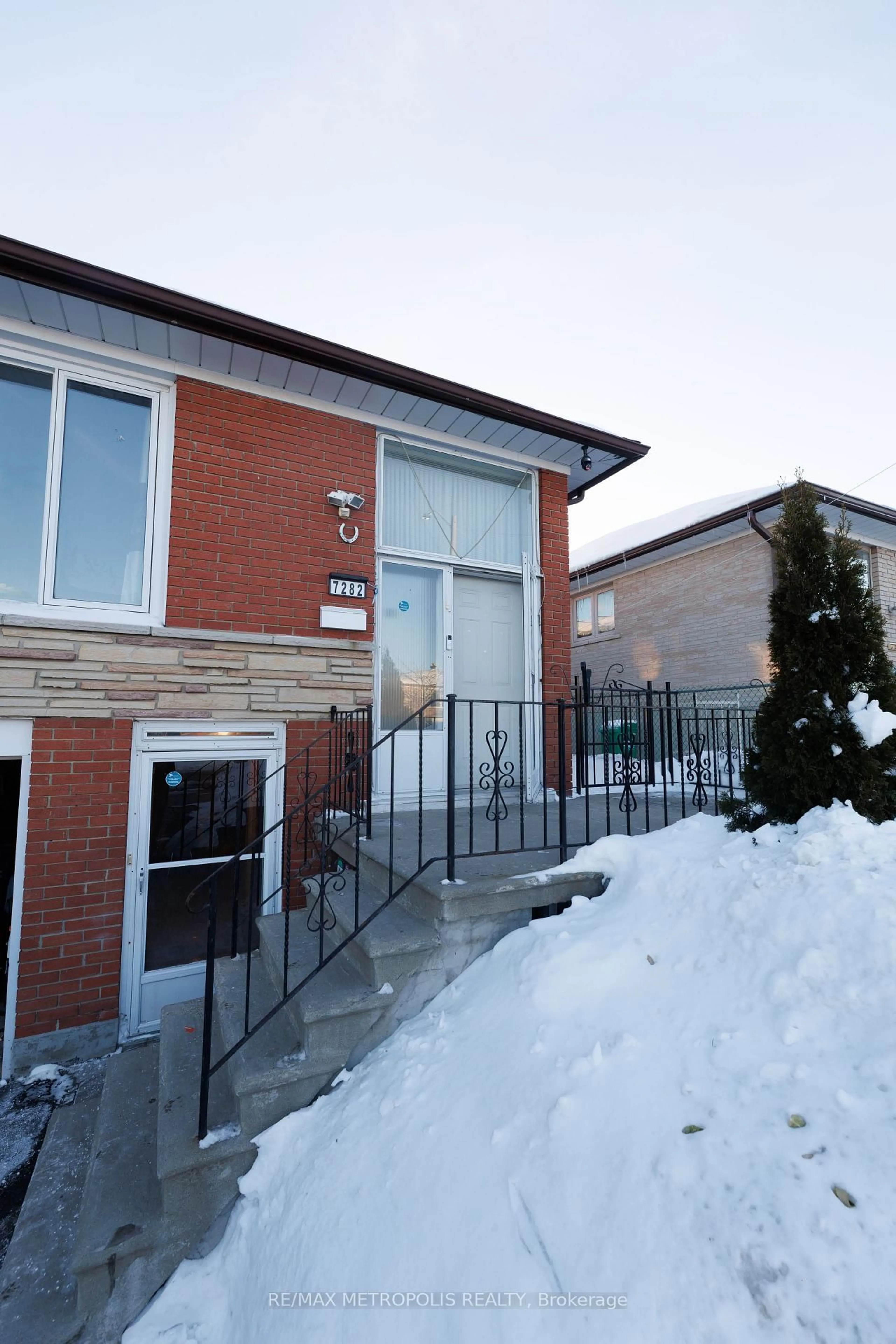 Unknown for 7282 Shallford Rd, Mississauga Ontario L4T 2P7