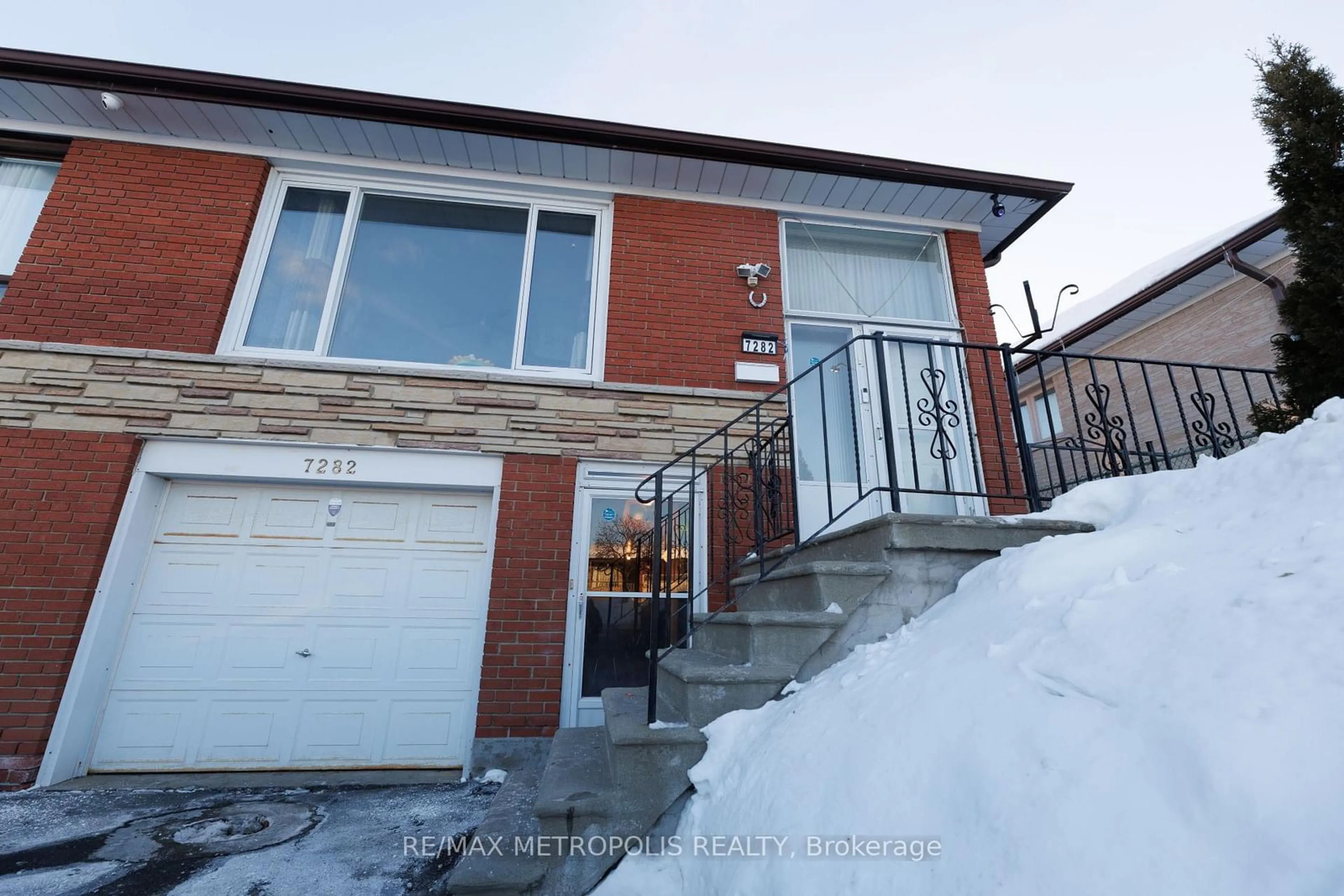 Unknown for 7282 Shallford Rd, Mississauga Ontario L4T 2P7